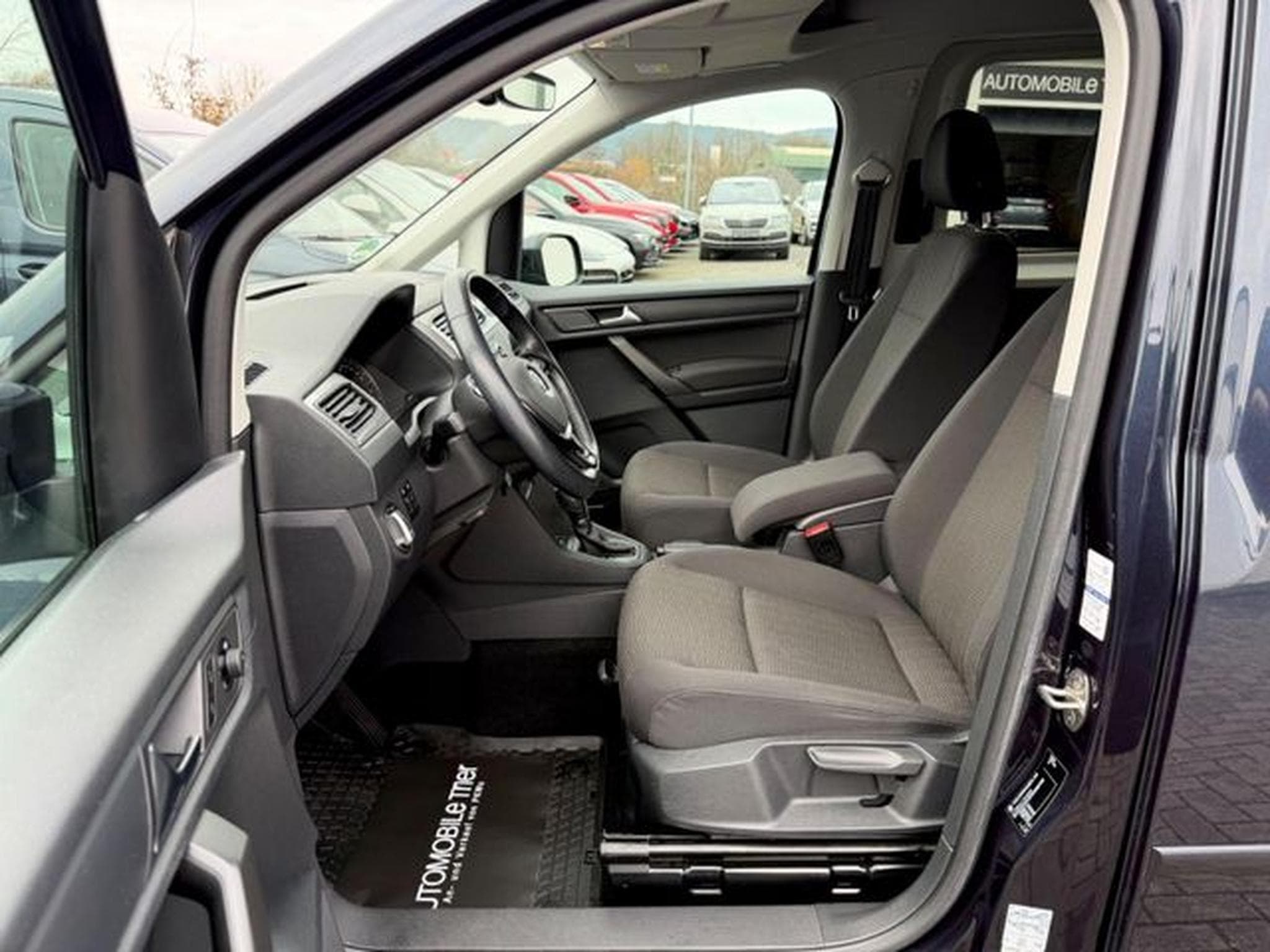 VW Caddy Caddy 1.4 TSI DSG /LED/PDC/SHZ/AHK/GARANTIE (2016) - Photo 9