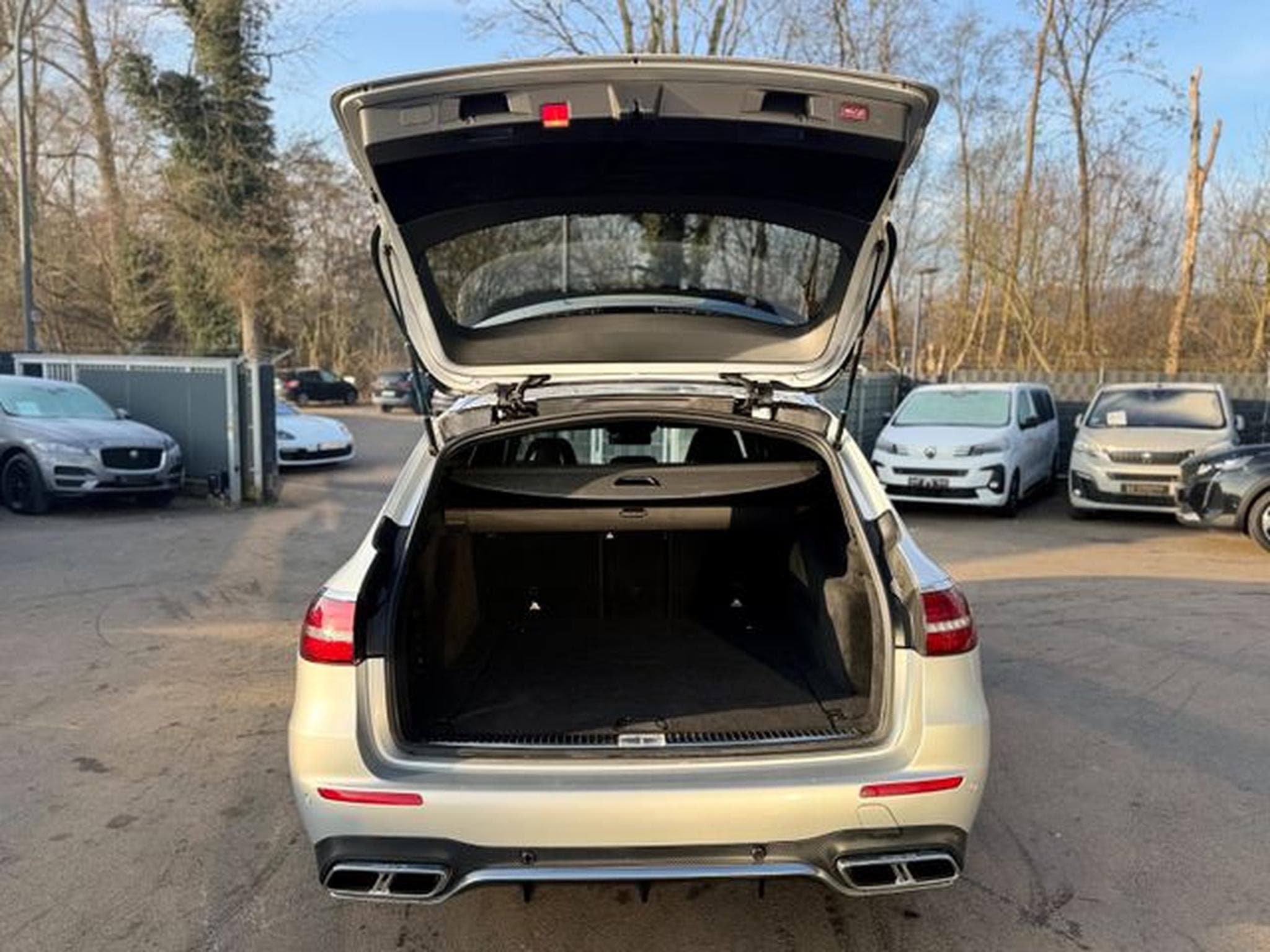 Mercedes E 63 AMG E 63S 4M T*PERFORMANCE-SITZE*CARBON*BURMESTER* (2018) - Foto 8