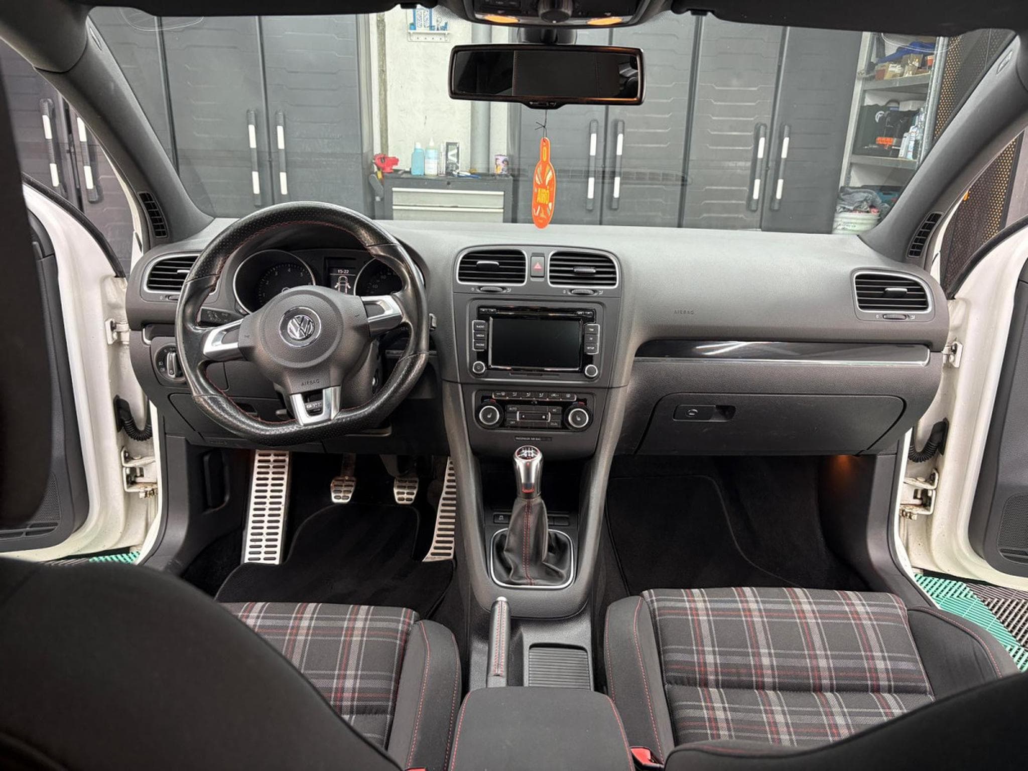 VW Golf GTI 2.0 TSI 6v Soundsystem Schiebedach (2012) - Foto 11