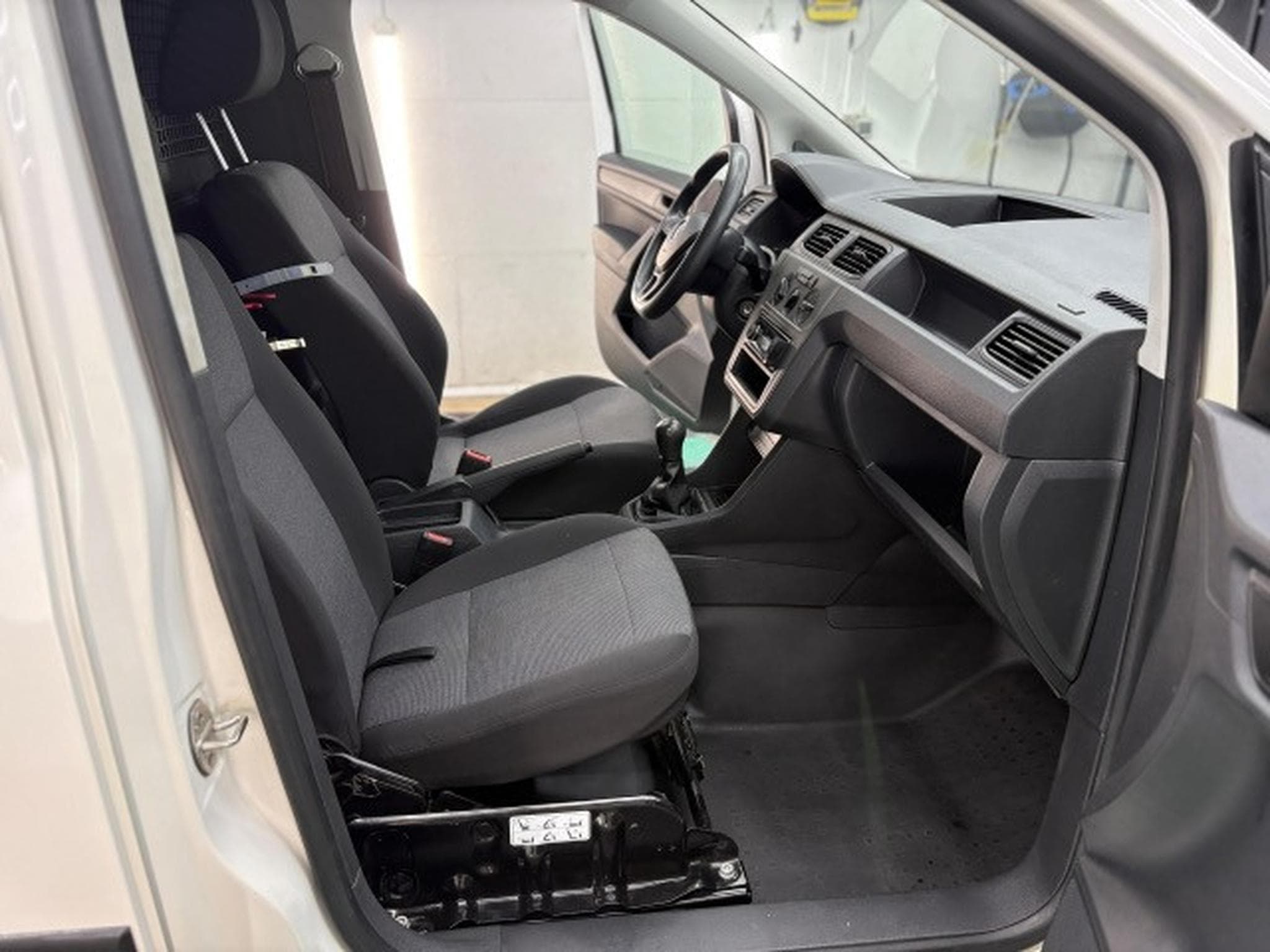 VW Caddy Fourgon 2.0 tdi 75 kw 102 ch. (2018) - Foto 7