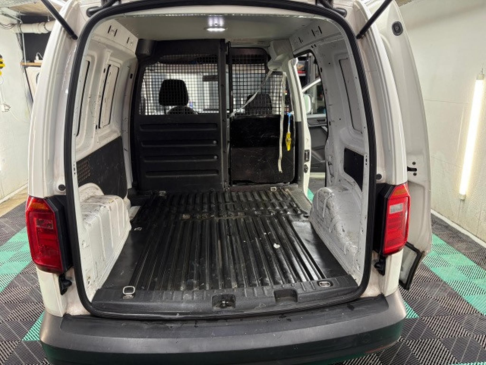 VW Caddy Fourgon 2.0 tdi 75 kw 102 ch. (2018) - Foto 9