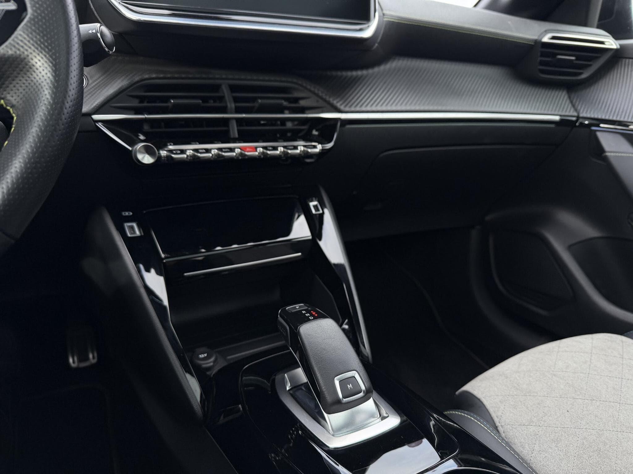 Peugeot 208 1,2 GT_LINE AUTOMATIQUE 130 PS Limited edition (2021) - Foto 18