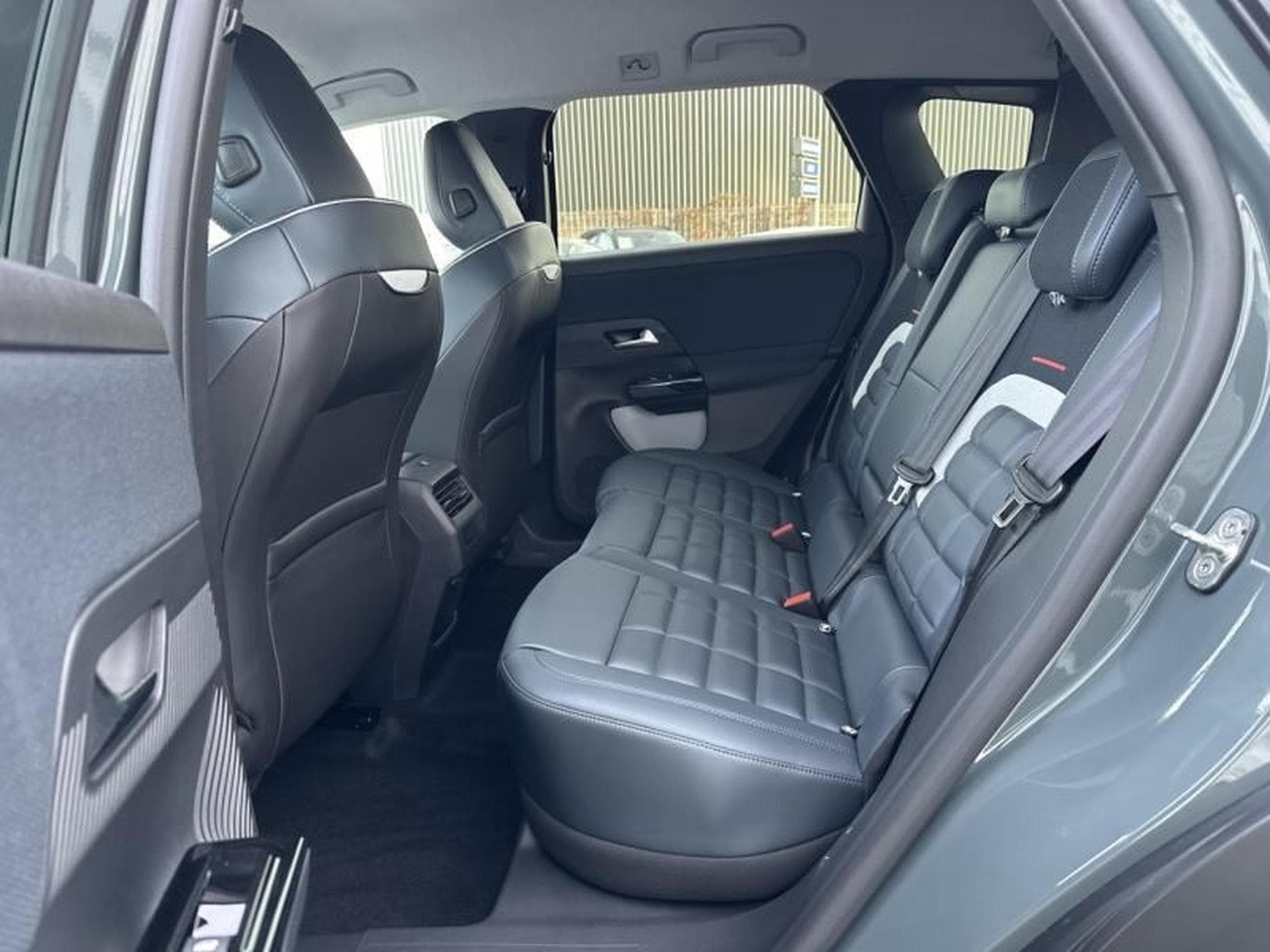 Citroën C5 Aircross C5 Aircross 1.2 Hybride 145ch MAX boite automatique (2025) - Foto 17