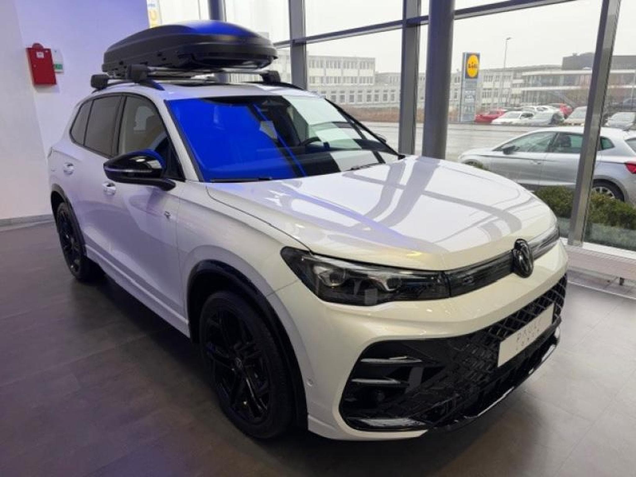 VW Tiguan R-LINE (2025) - Photo 1