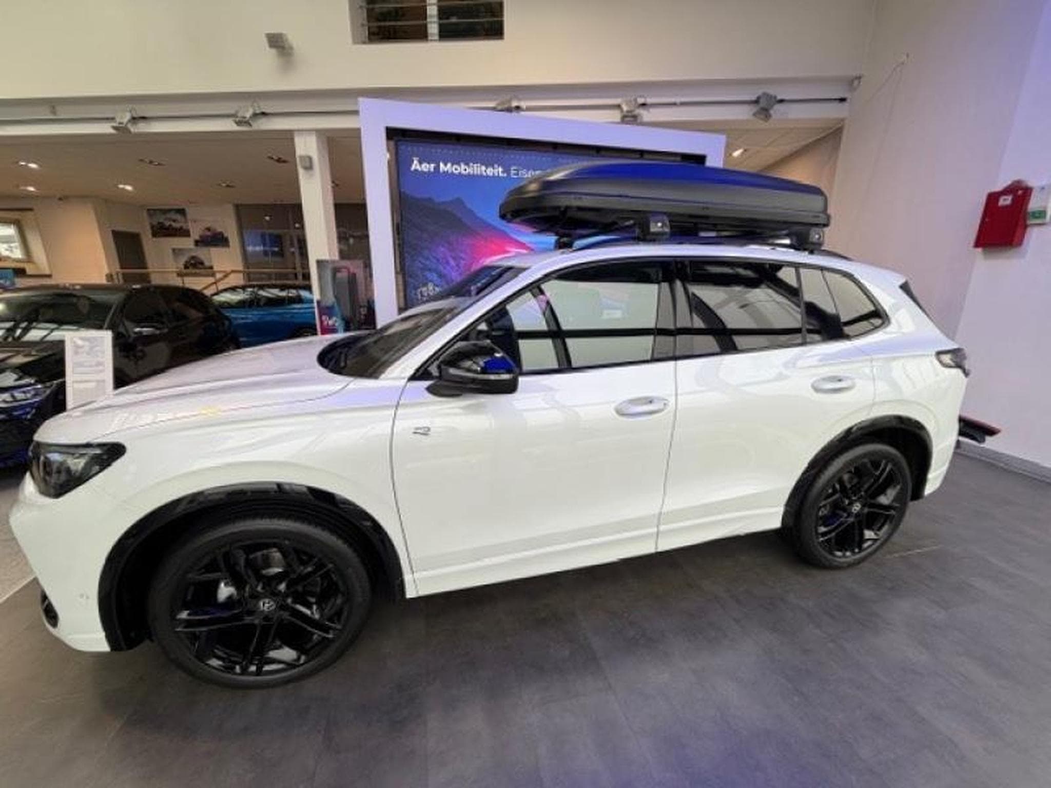 VW Tiguan R-LINE (2025) - Photo 5