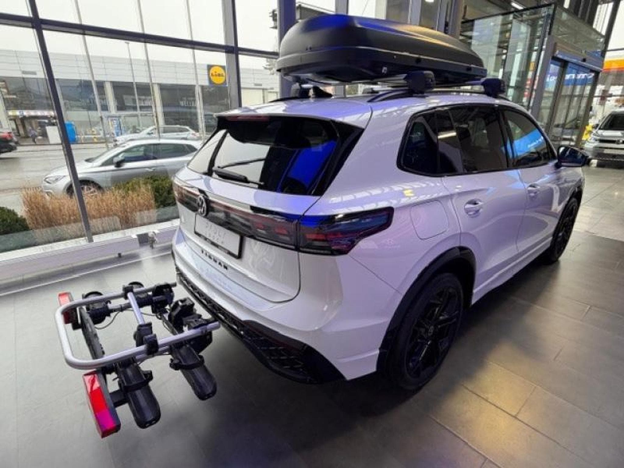VW Tiguan R-LINE (2025) - Photo 8