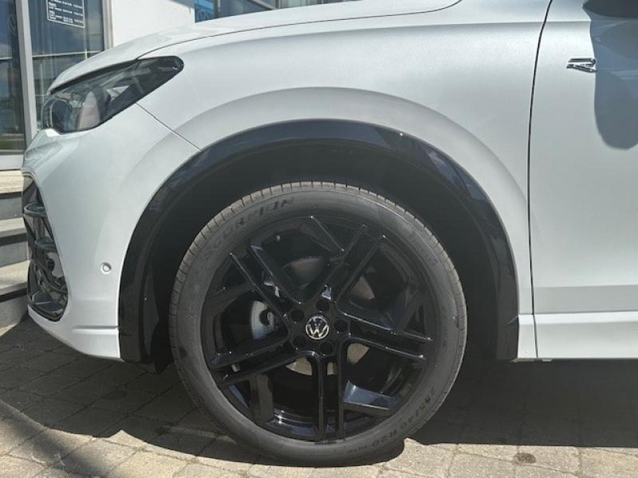 VW Tiguan R-LINE (2025) - Photo 9