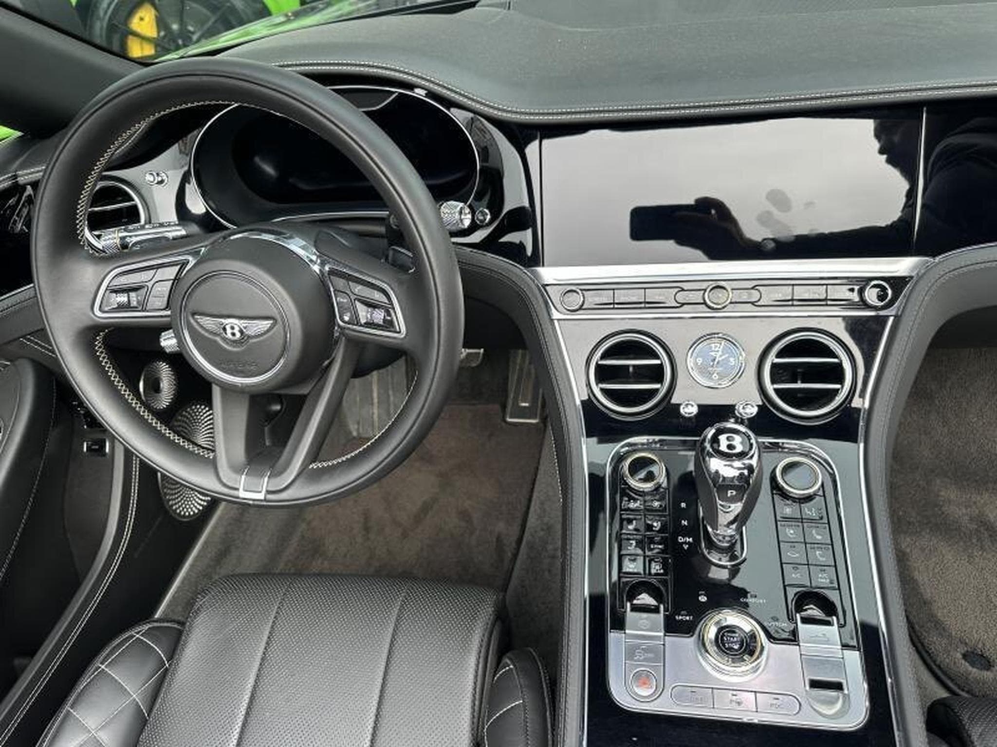 Bentley Continental GTC W12 Speed Carbon Sondermod 6.0L 659CV (2022) - Photo 4