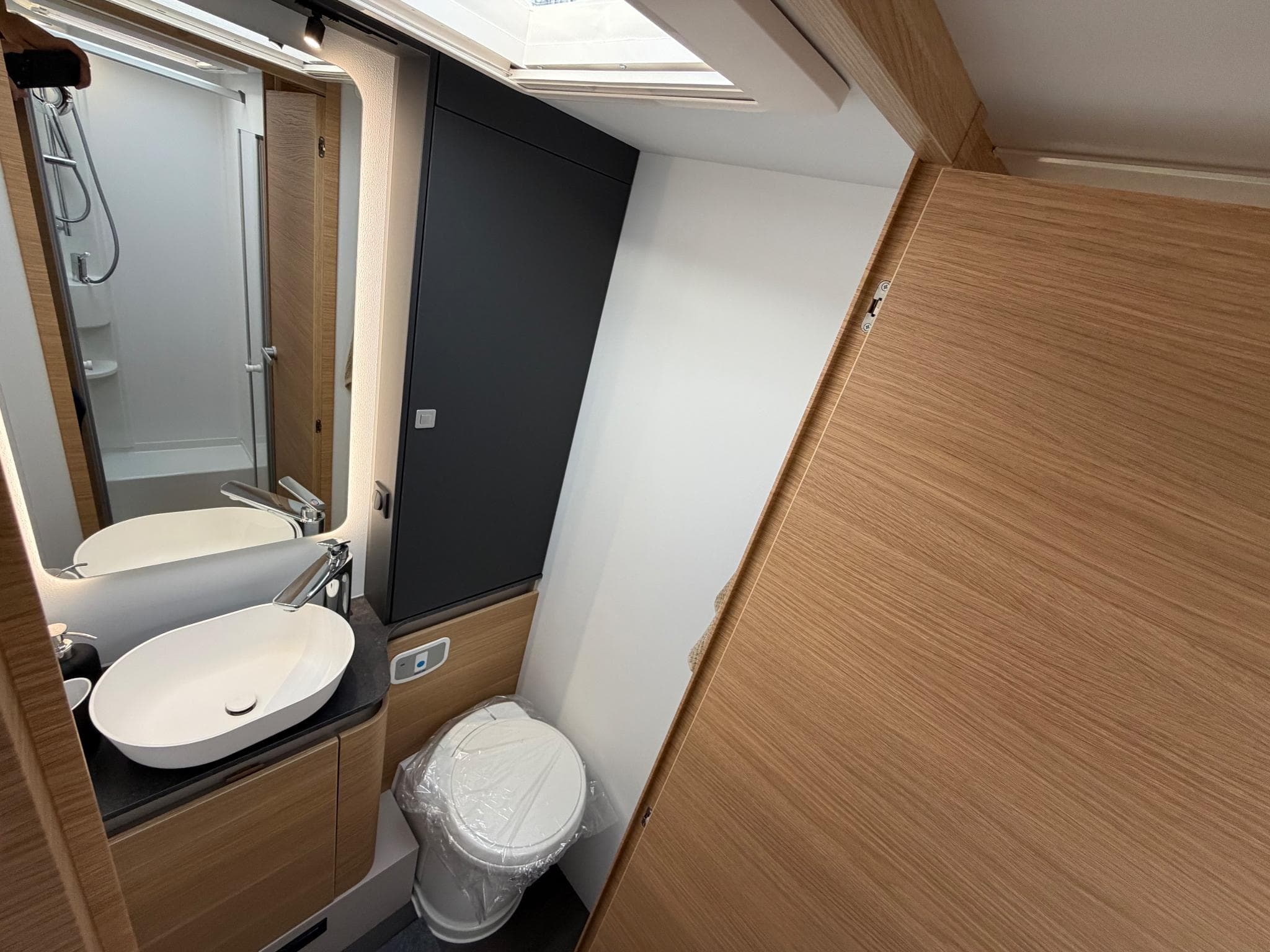 Adria Coral 670 DL 60 Y (2025) - Photo 9