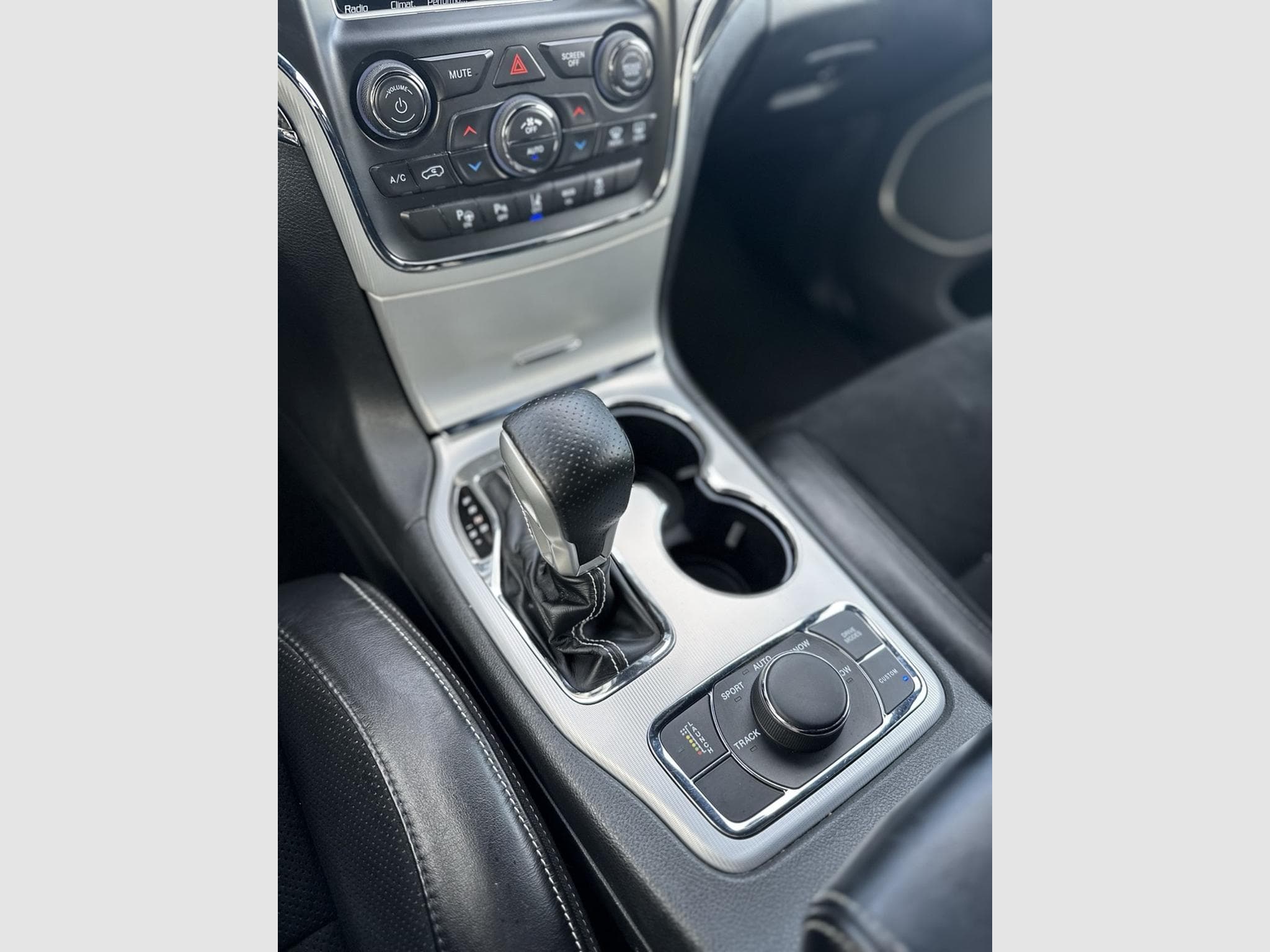 Jeep Grand Cherokee SRT Facelift (2018) - Foto 8