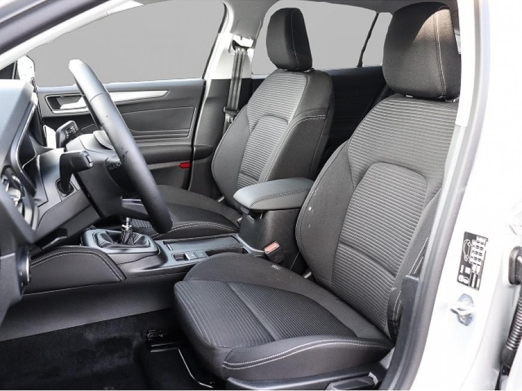 Ford Focus (2025) - Photo 6