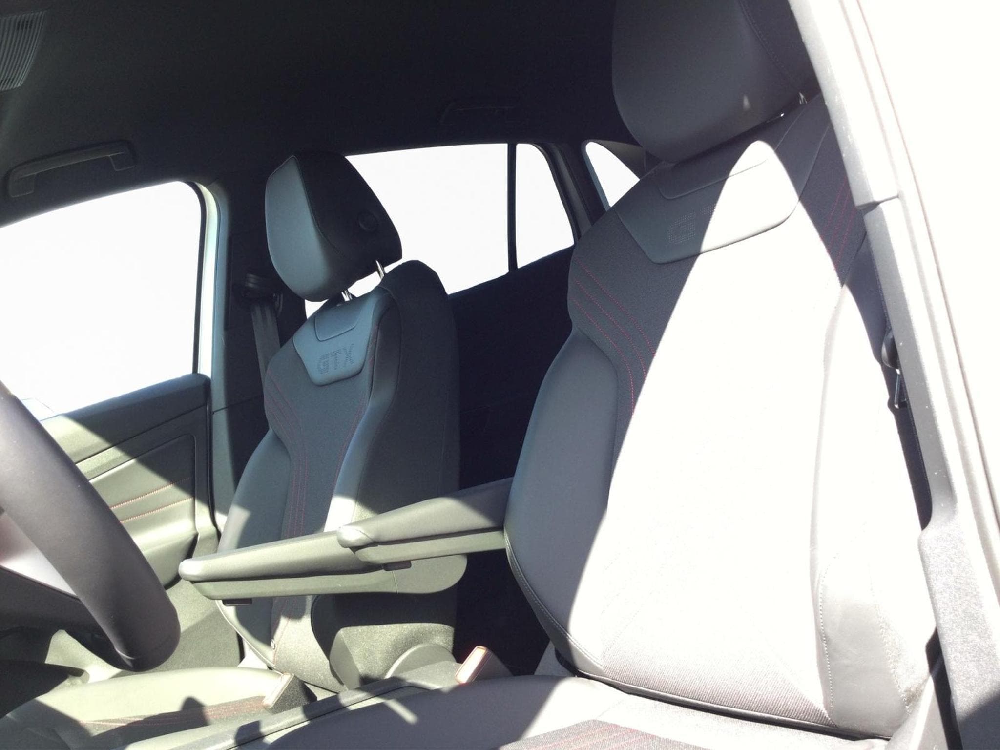 VW ID.4 GTX (2025) - Photo 8