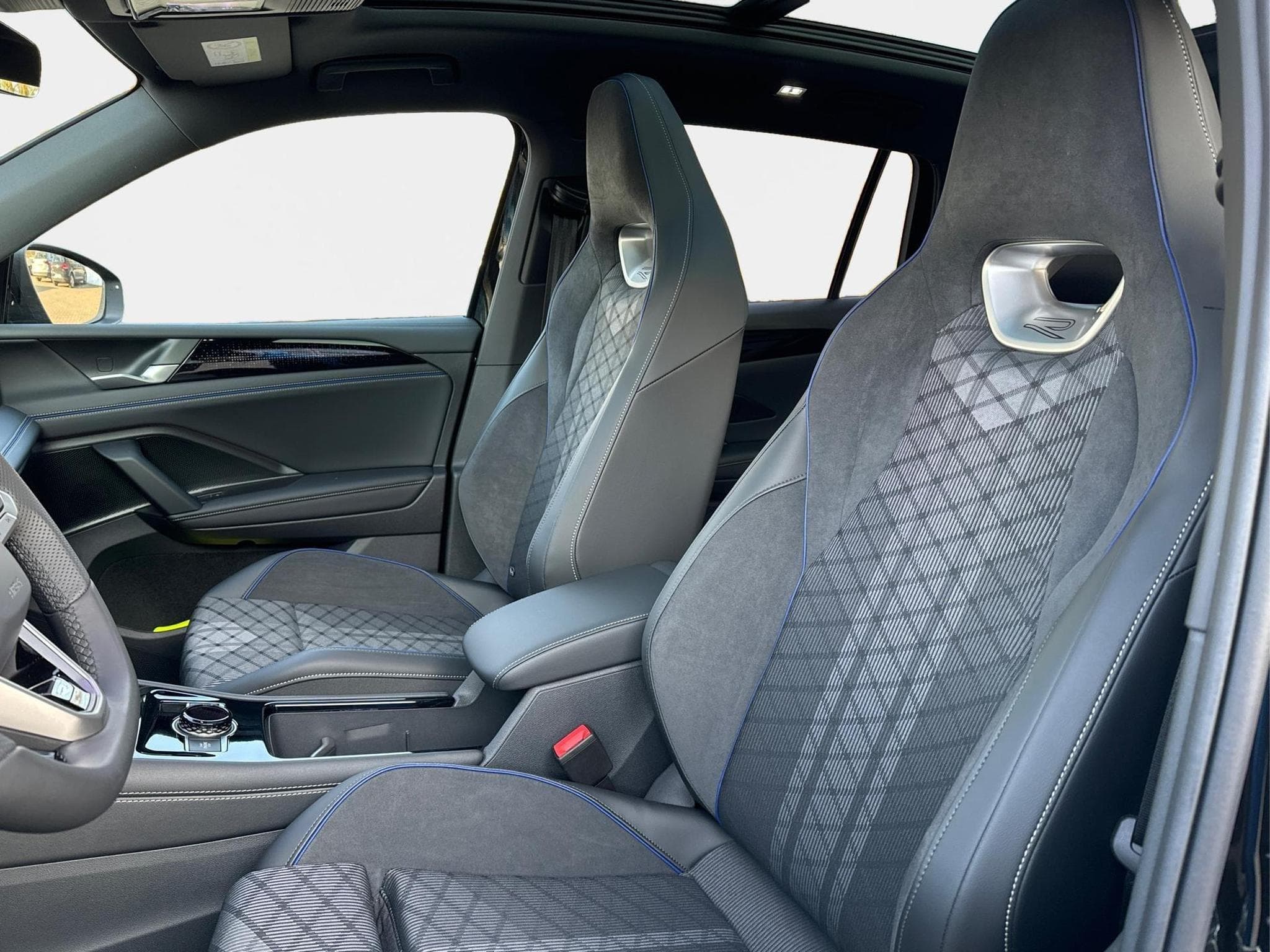 VW Tiguan R-Line Edition (2025) - Foto 16