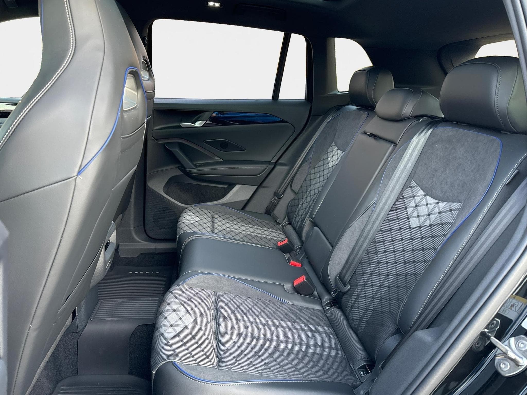 VW Tiguan R-Line Edition (2025) - Foto 17