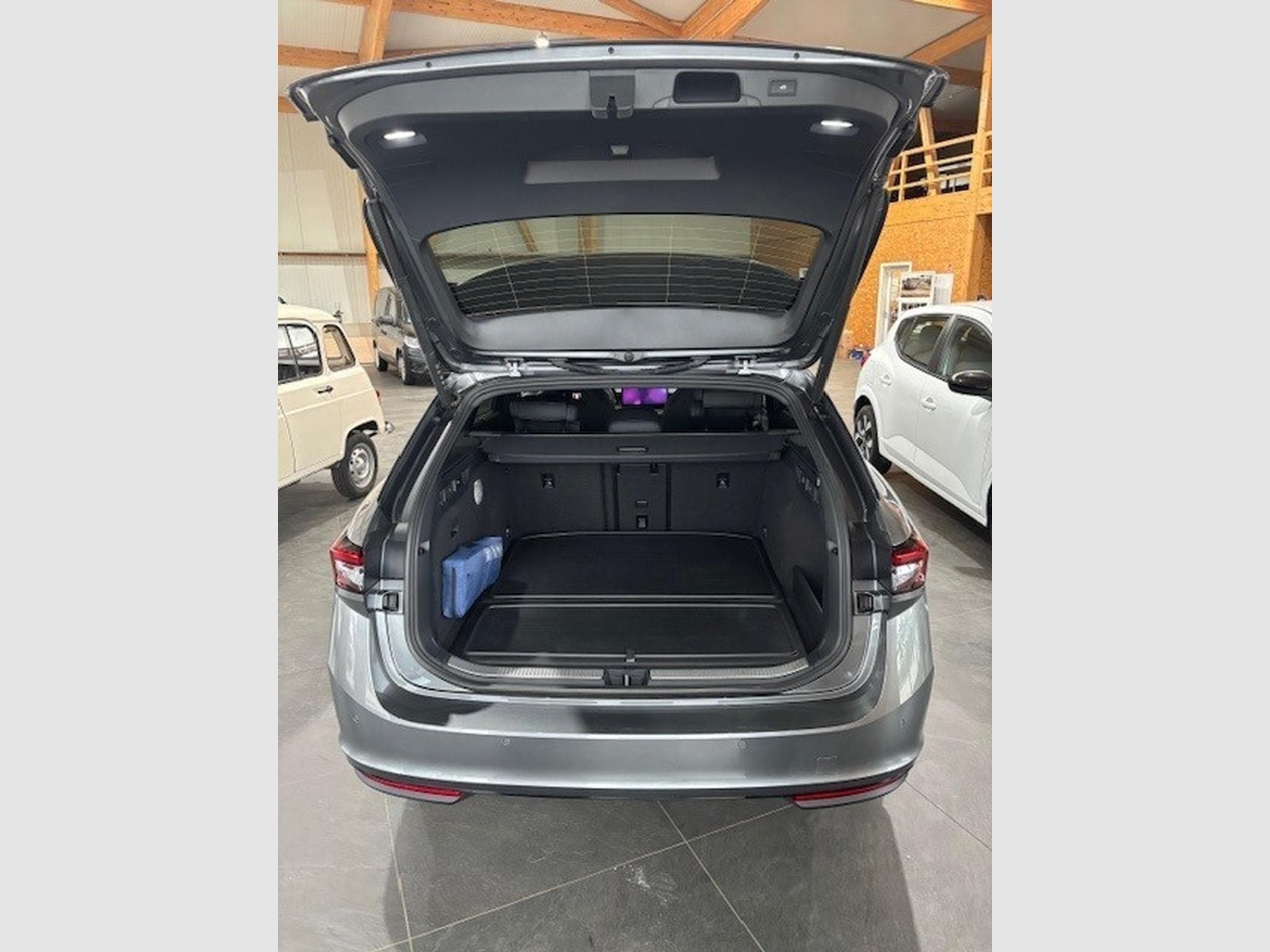 Skoda Superb Combi Sportline 2.0 TDI (2025) - Photo 4