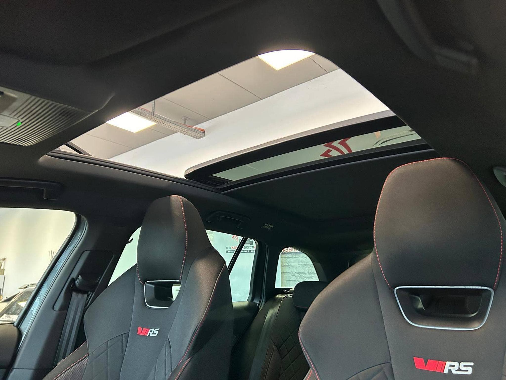 Skoda Octavia RS 4X4 (2023) - Photo 11