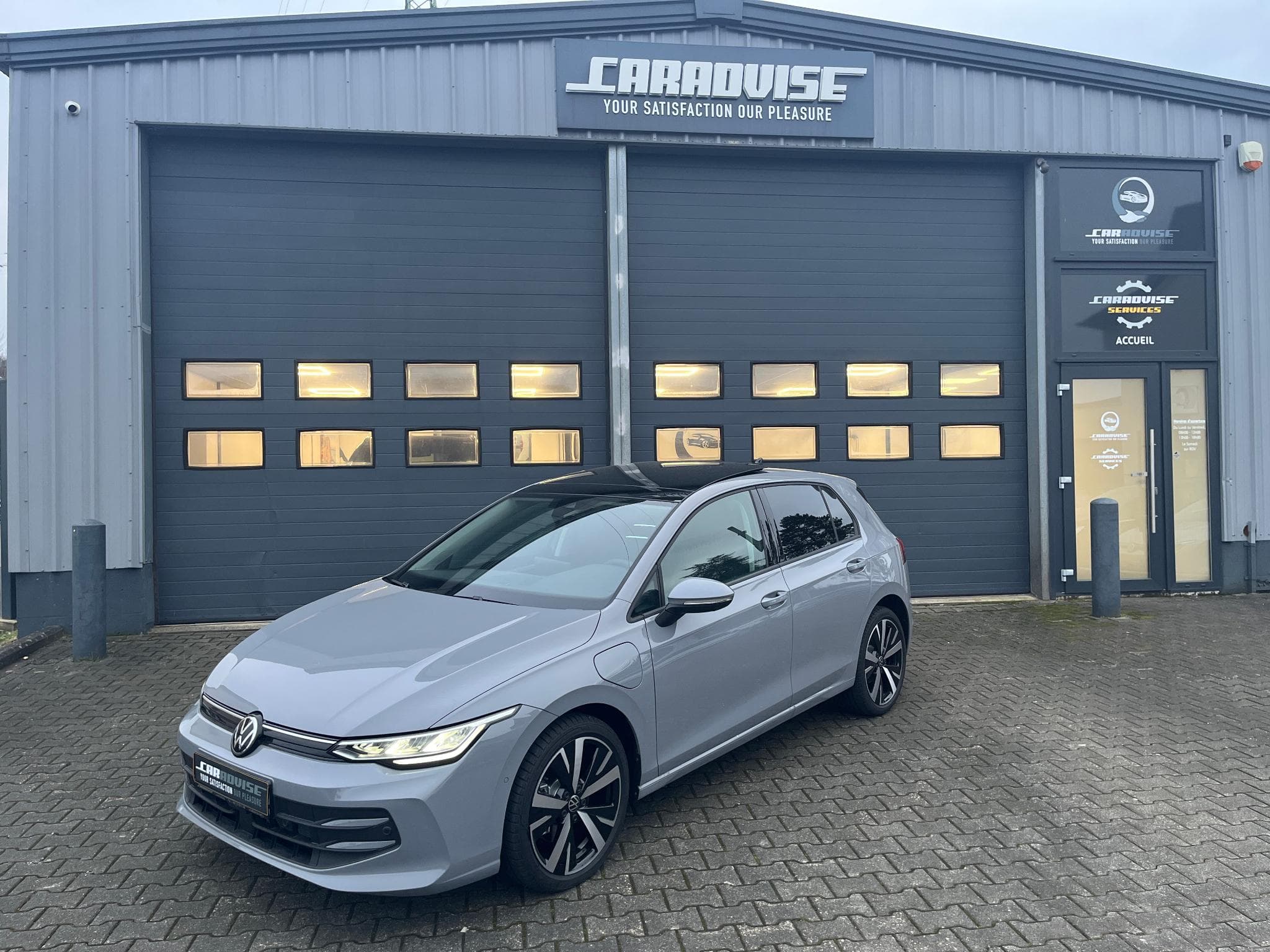 VW Golf GOLF LIMITED 1.5 TSI eHybrid DS6+ Toit Ouvrant (2025) - Photo 1