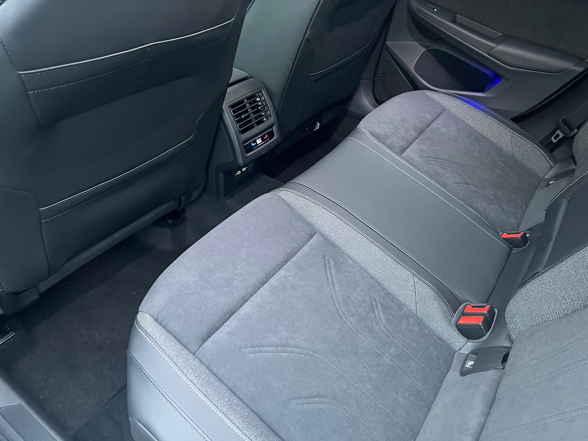 VW Golf GOLF LIMITED 1.5 TSI eHybrid DS6+ Toit Ouvrant (2025) - Photo 8