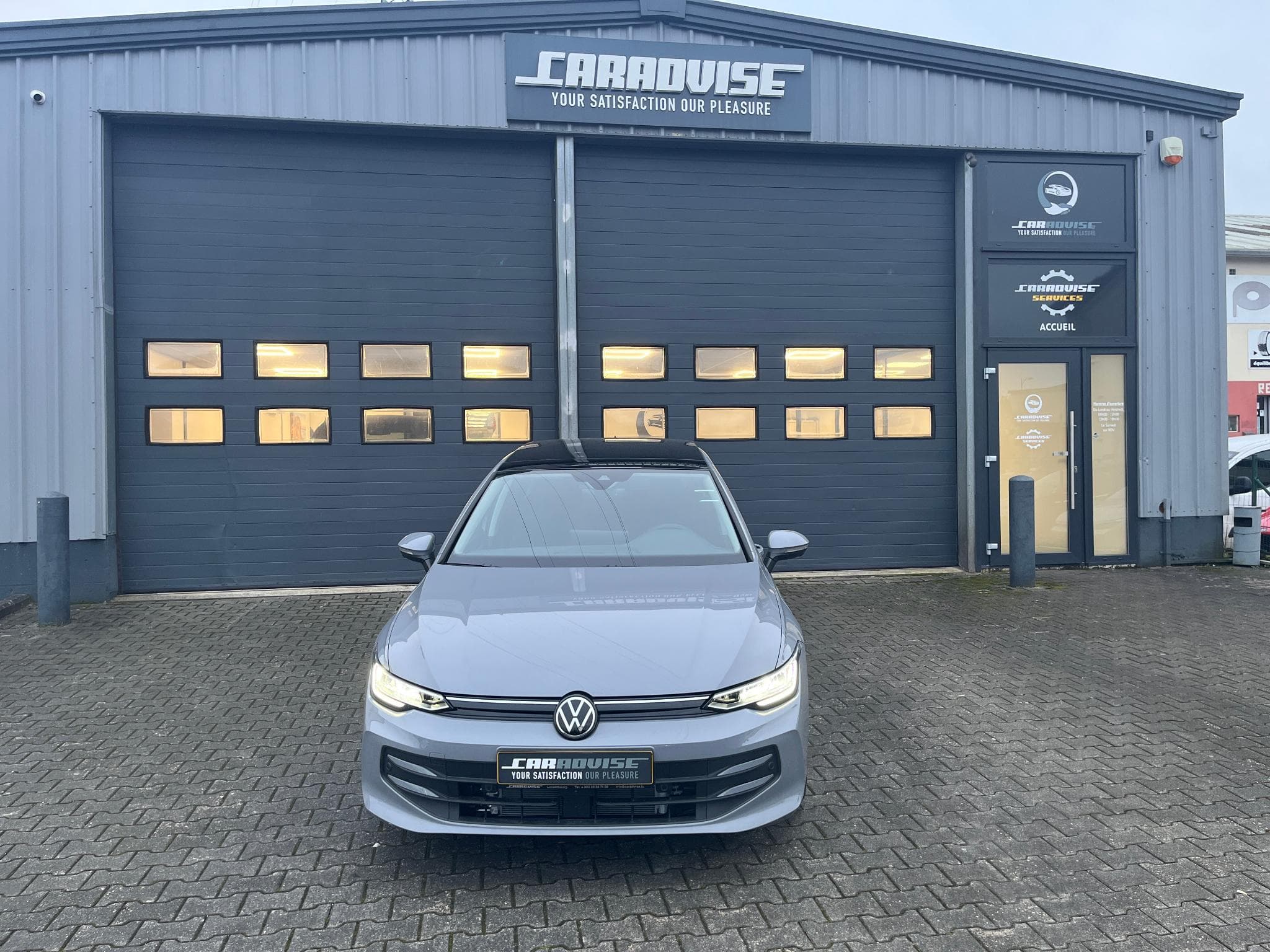 VW Golf GOLF LIMITED 1.5 TSI eHybrid DS6+ Toit Ouvrant (2025) - Photo 2