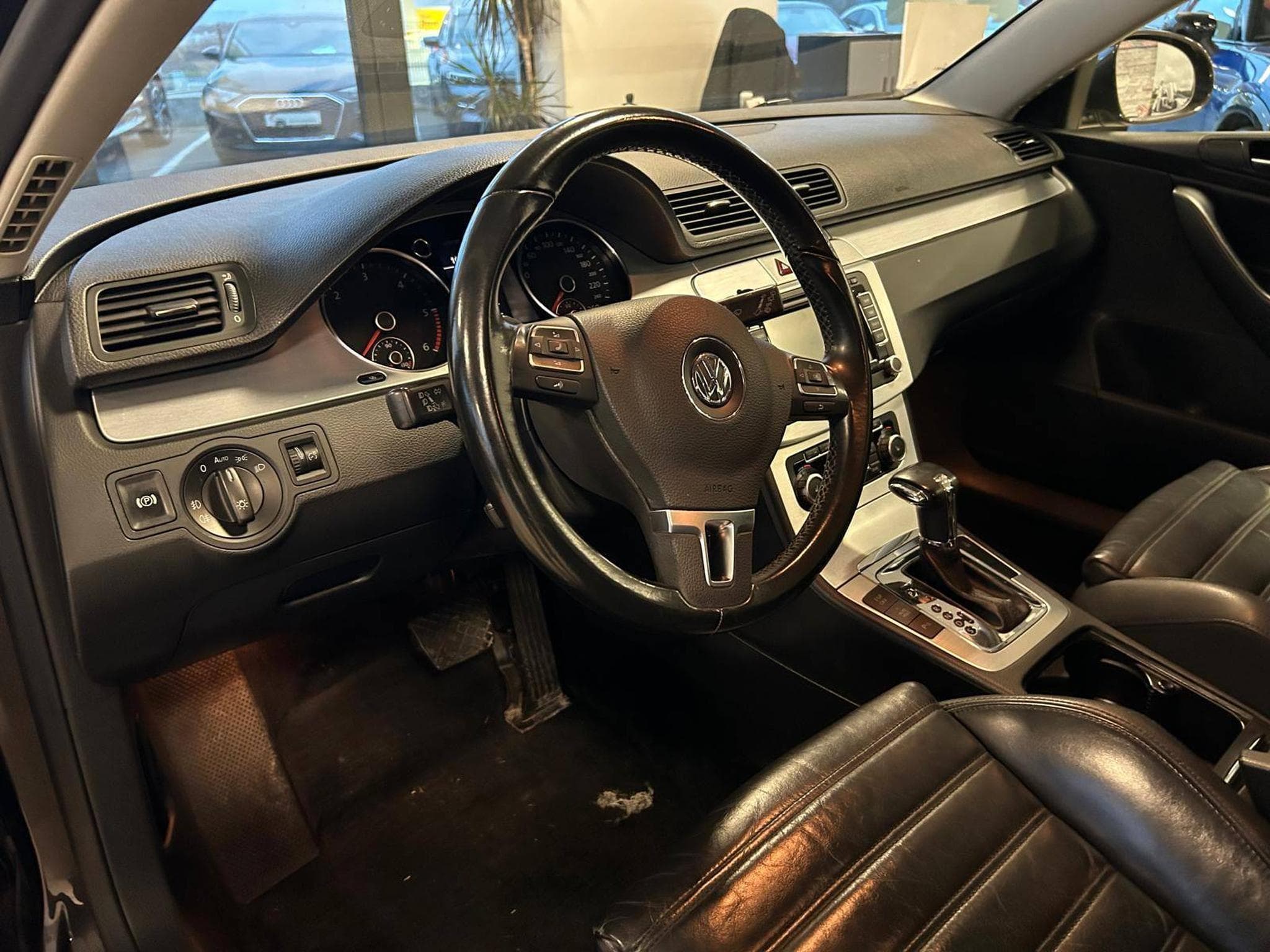 VW Passat HIGHLINE (2010) - Foto 8