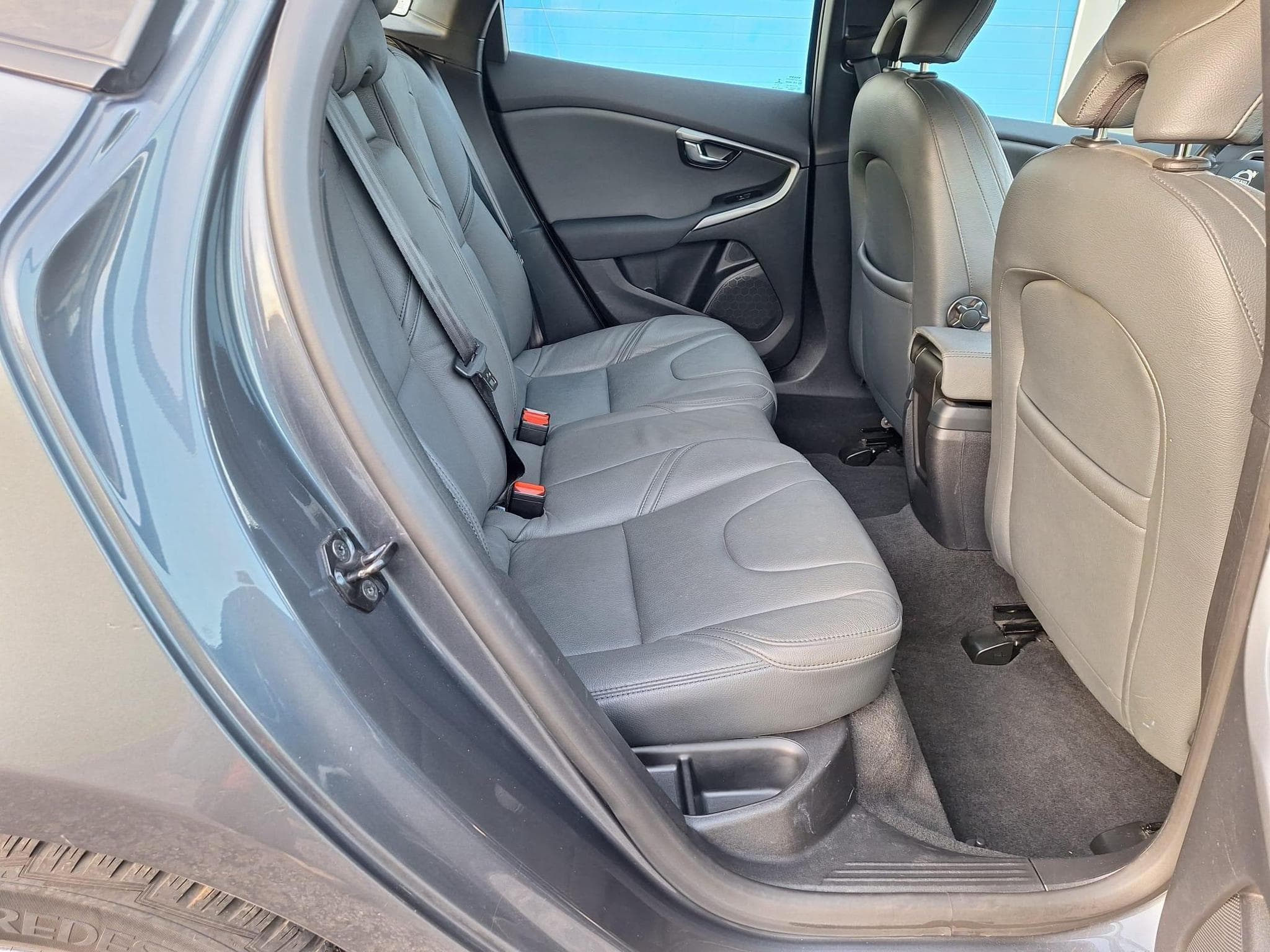 Volvo V40 D2 1.6d 114ch Kinetic (2012) - Photo 14