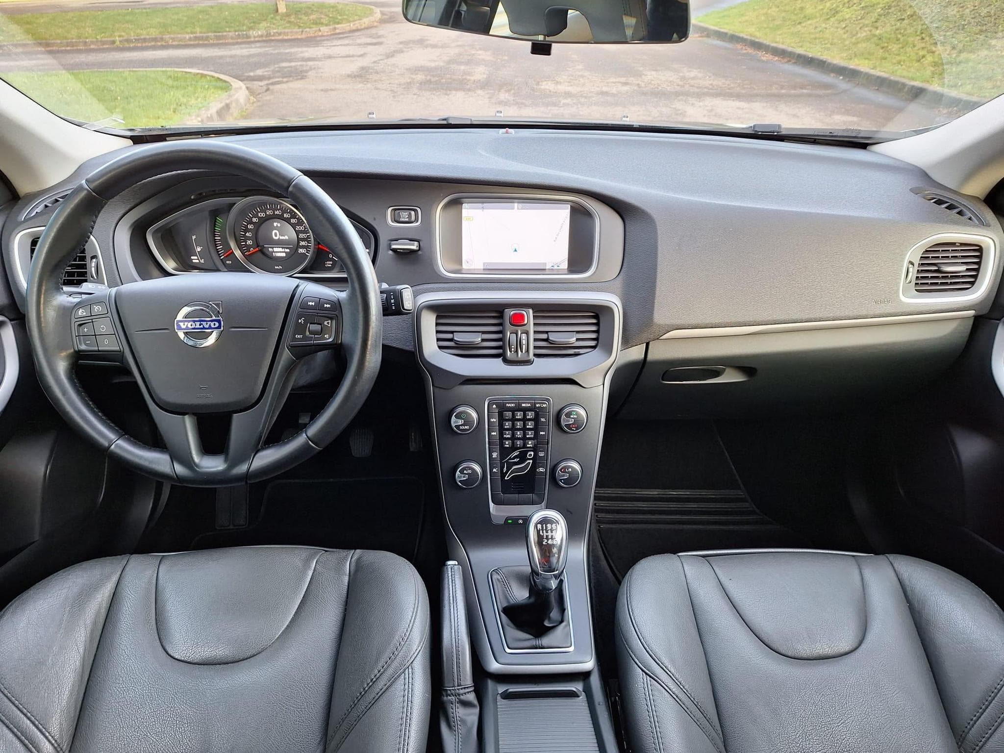 Volvo V40 D2 1.6d 114ch Kinetic (2012) - Photo 9