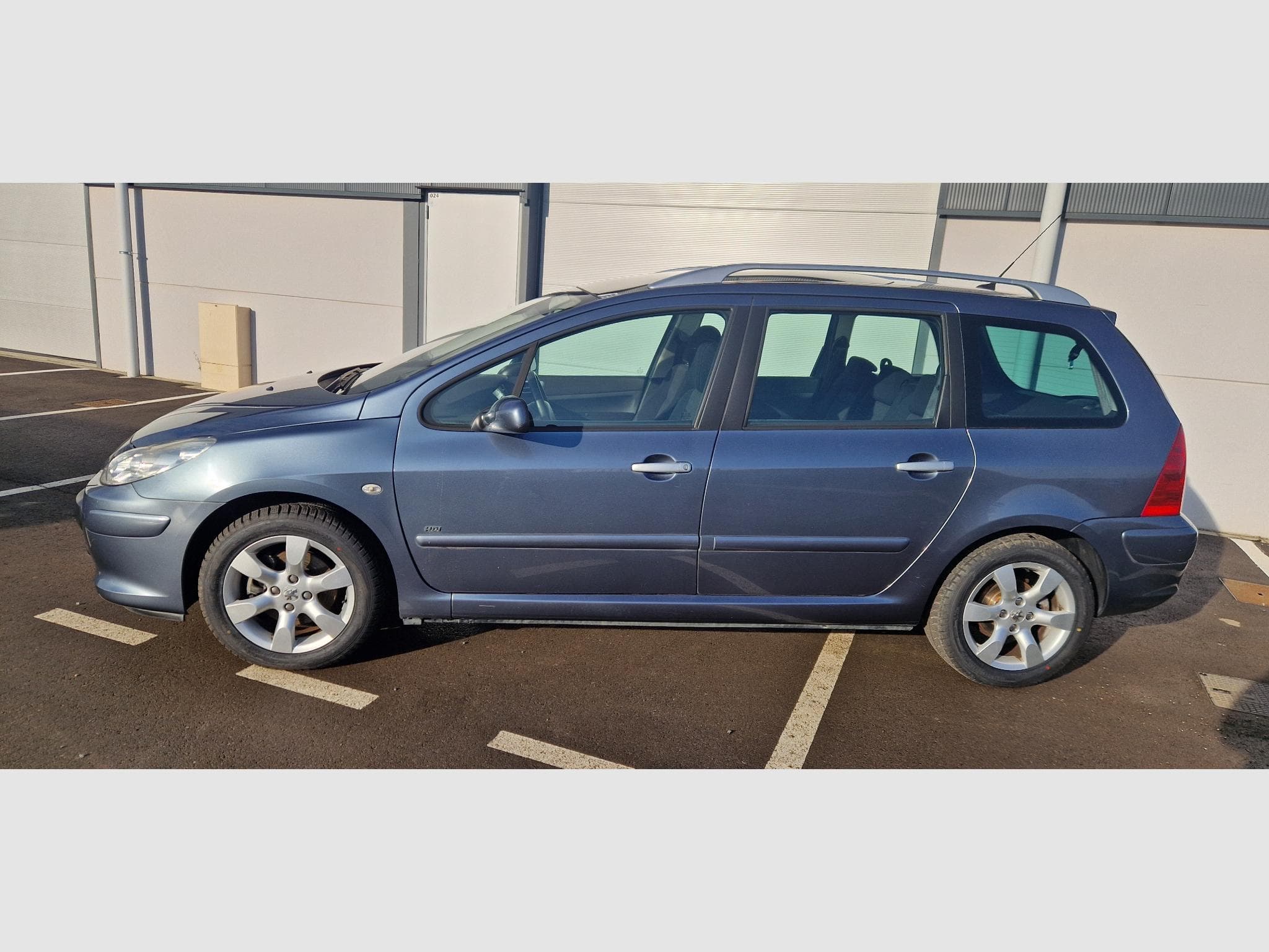 Peugeot 307 SW 1.6 Hdi 109ch Allure (2006) - Photo 6