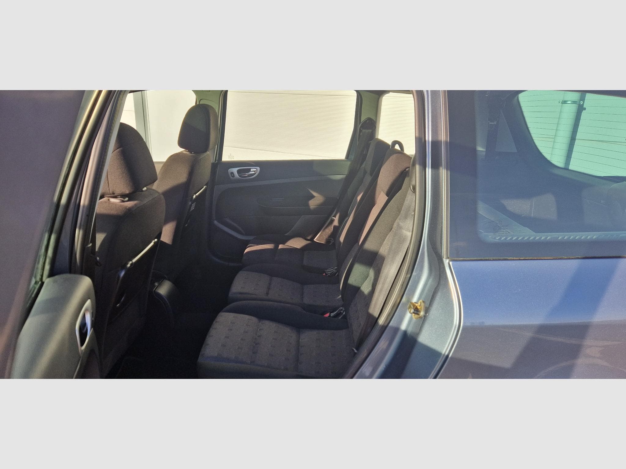 Peugeot 307 SW 1.6 Hdi 109ch Allure (2006) - Photo 11