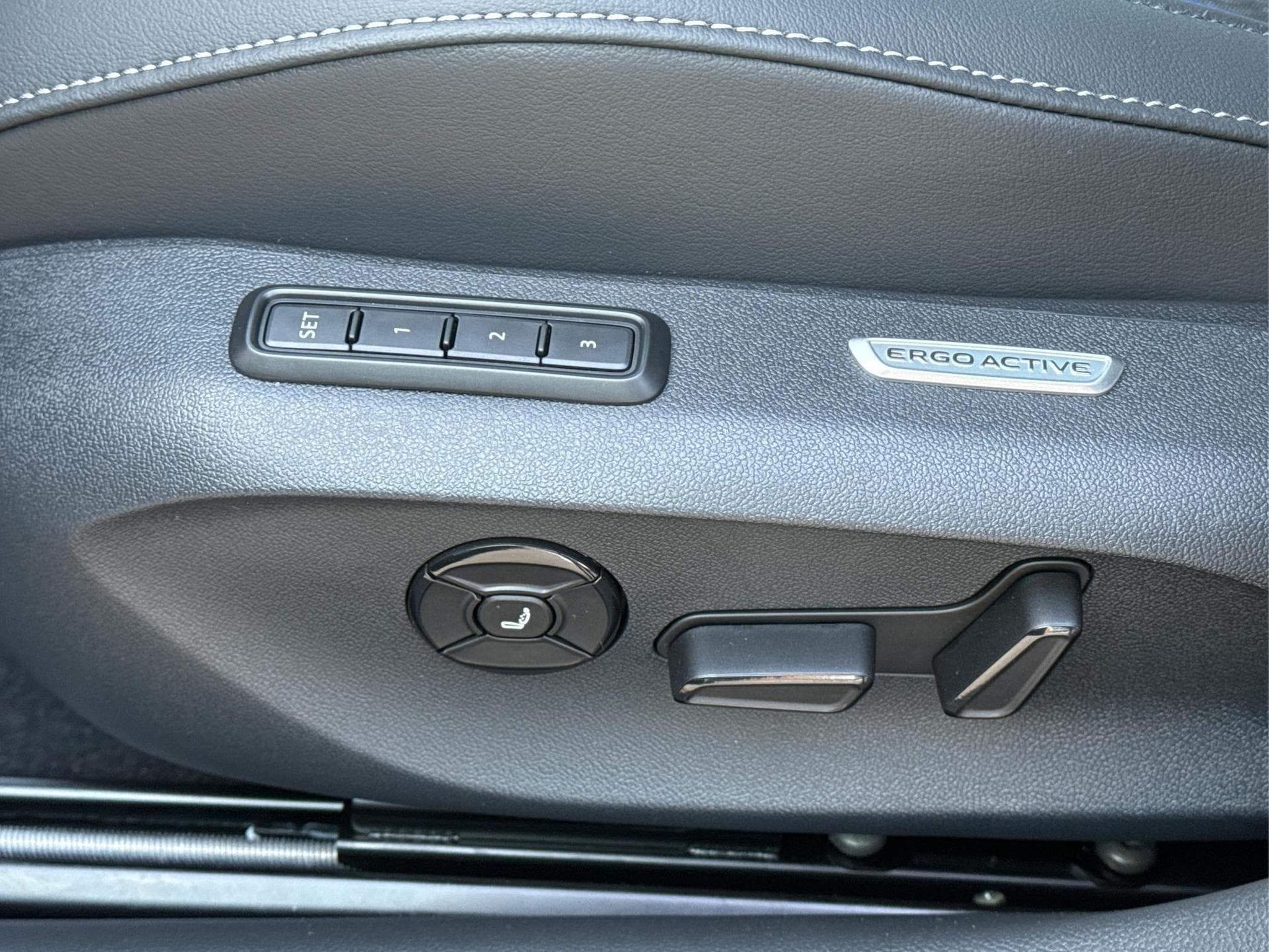 VW Passat Variant R-Line (2026) - Foto 15