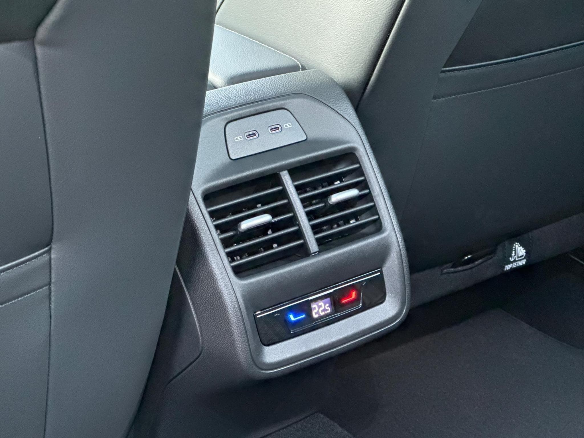 VW Passat Variant R-Line (2026) - Foto 18