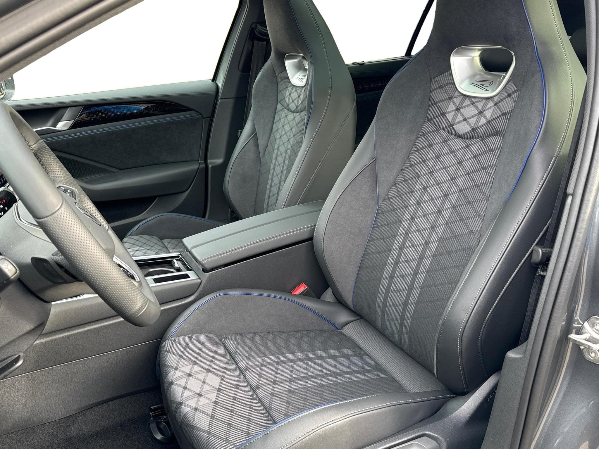 VW Passat Variant R-Line (2026) - Foto 13