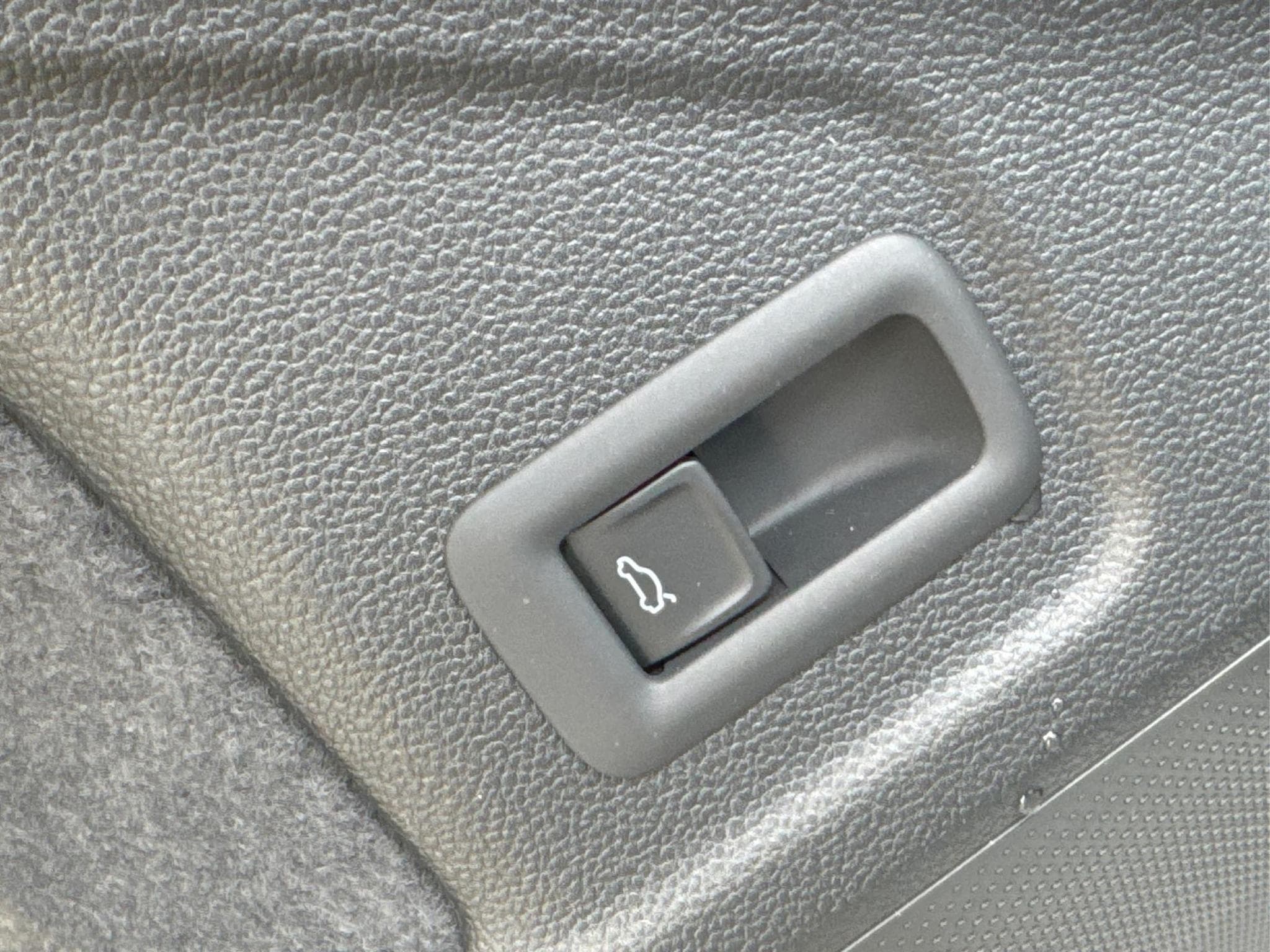 VW Passat Variant R-Line (2026) - Foto 19