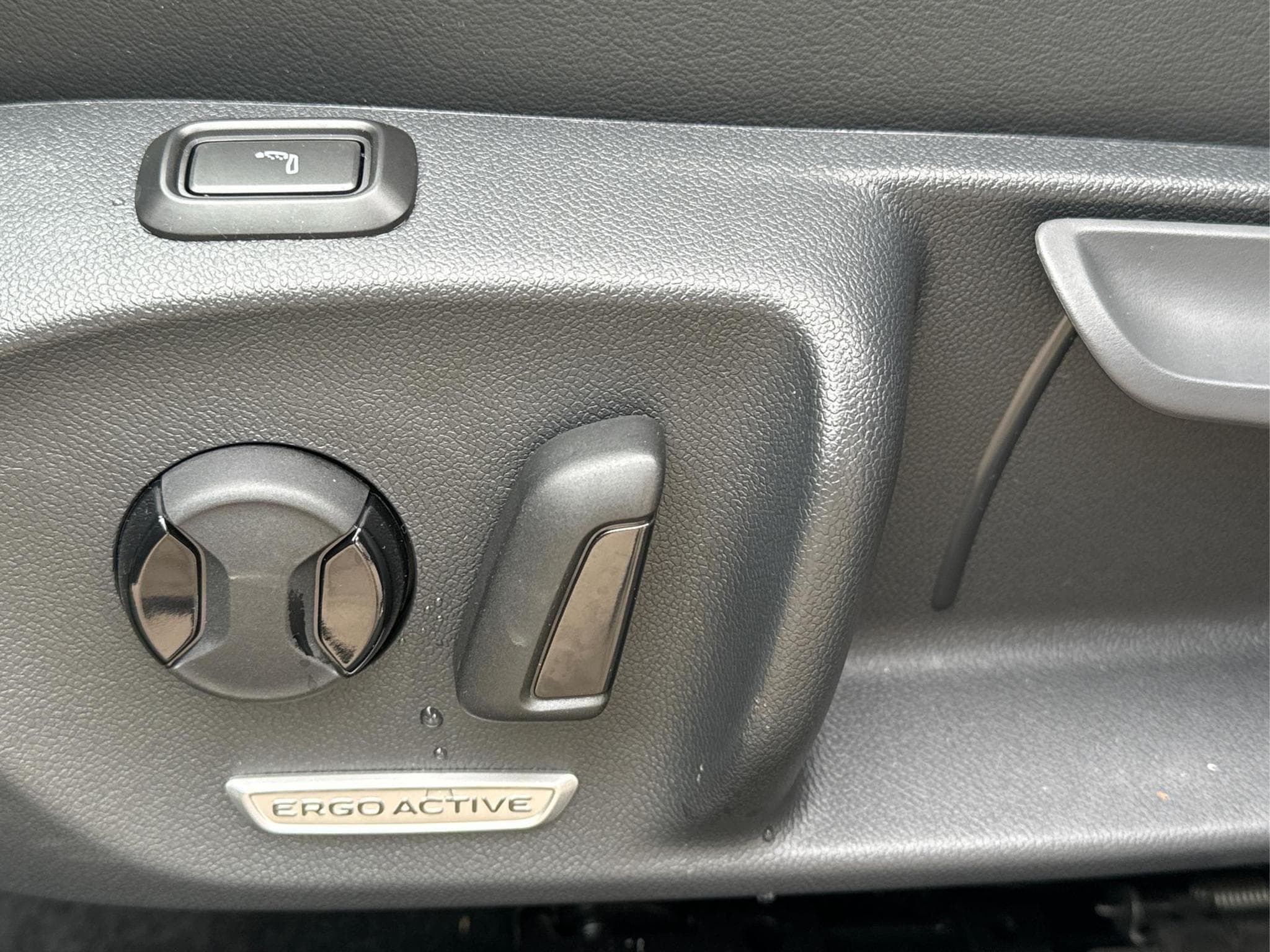 VW Passat Variant R-Line (2026) - Foto 17