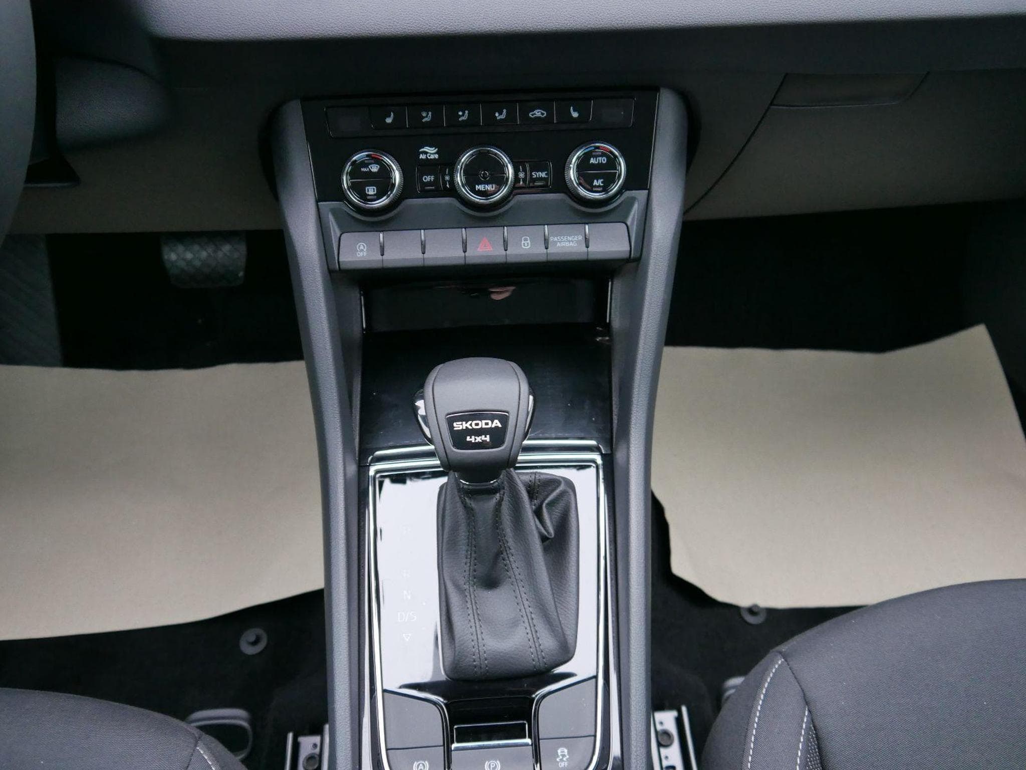 Skoda Karoq Selection (2026) - Foto 15