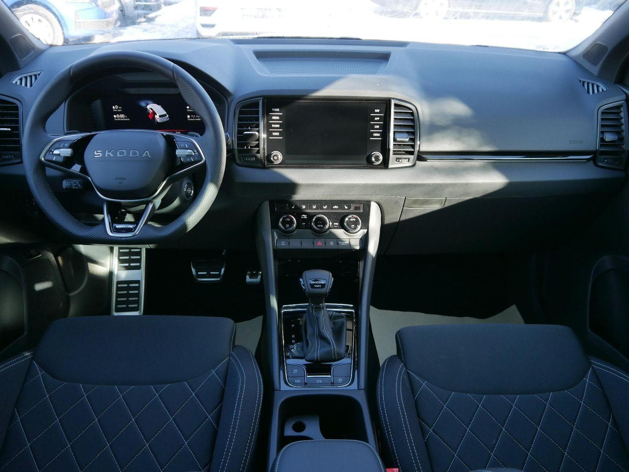 Skoda Karoq Sportline 2.0 TSI 4x4 DSG (2026) - Foto 10