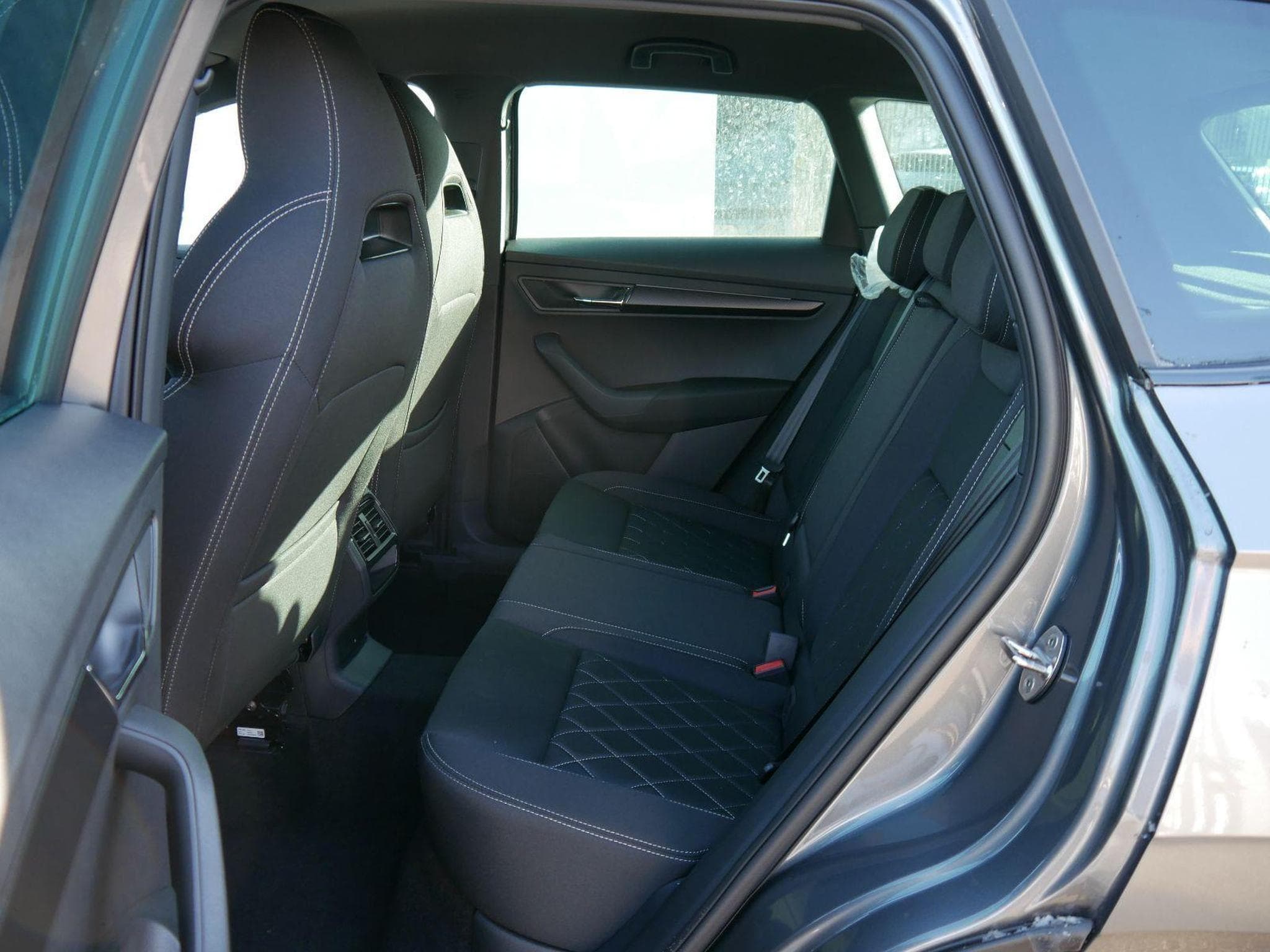 Skoda Karoq Sportline 2.0 TSI 4x4 DSG (2026) - Foto 8