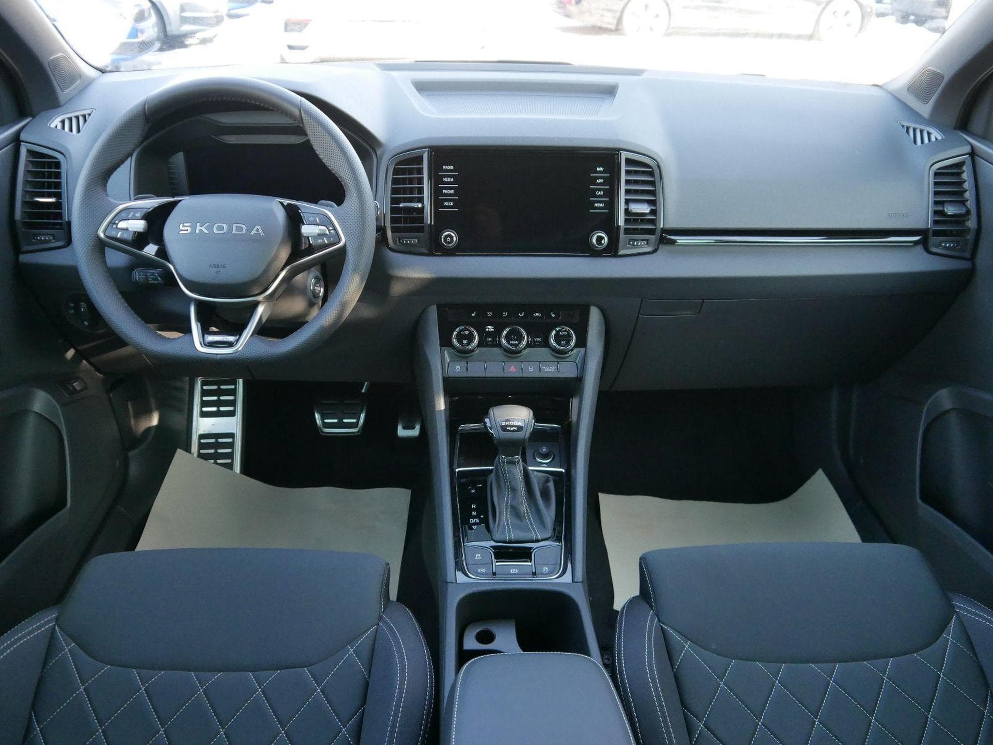 Skoda Karoq Sportline 2.0 TSI 4x4 DSG (2026) - Foto 11