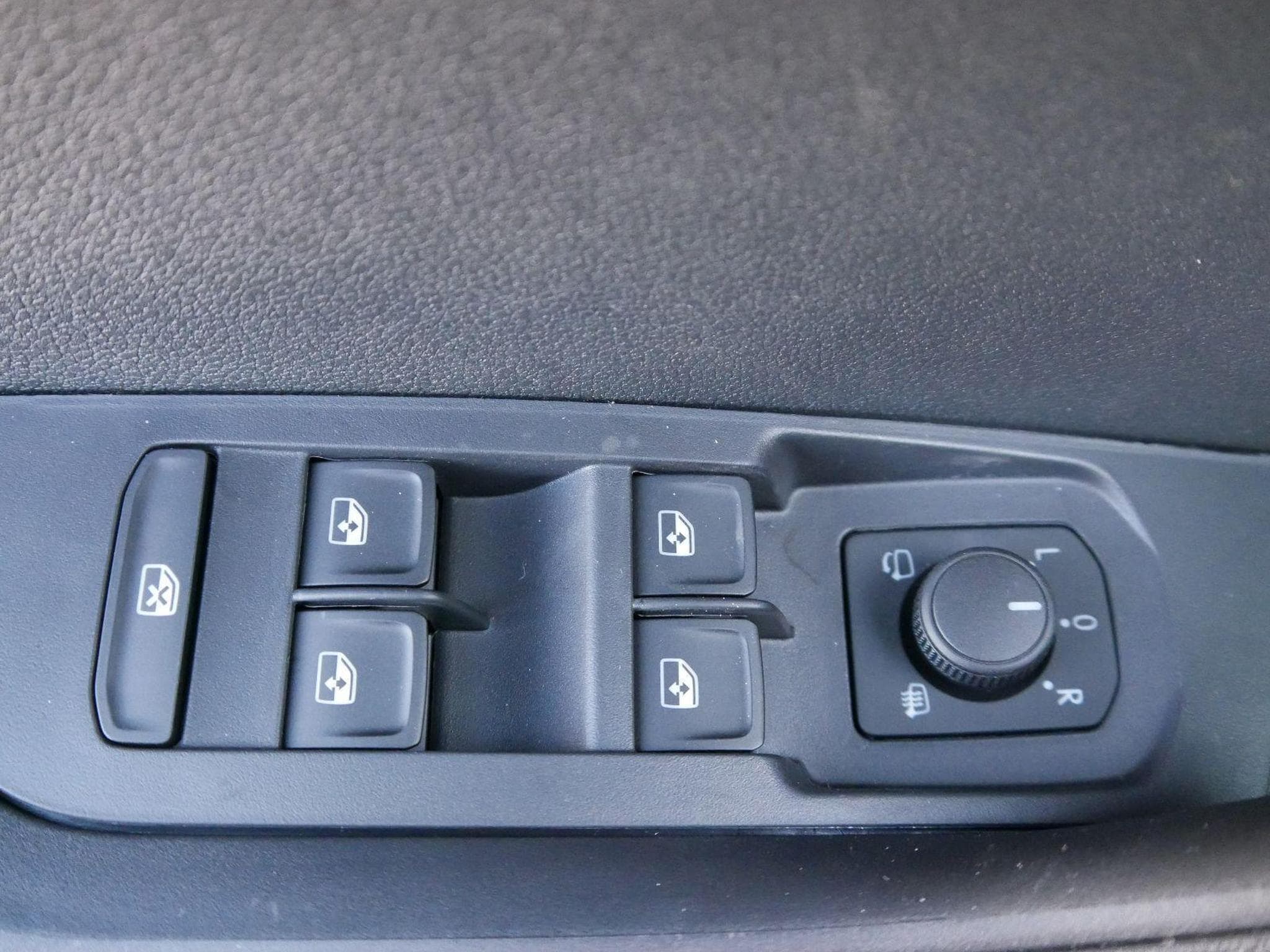 Skoda Karoq Sportline 2.0 TSI 4x4 DSG (2026) - Foto 9