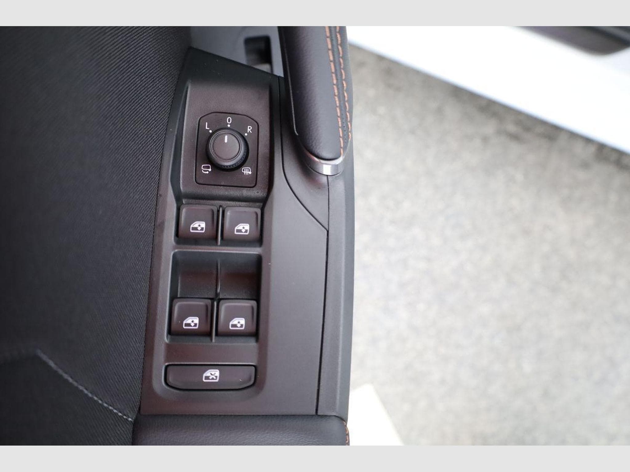 Cupra Leon 1.5 eTSI 110 kW (2026) - Foto 8