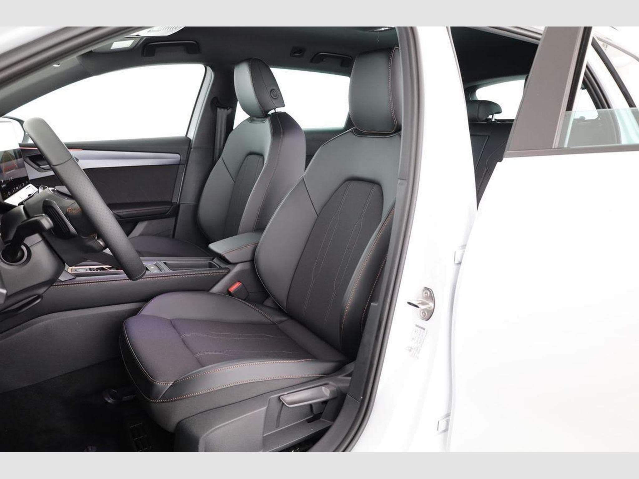 Cupra Leon 1.5 eTSI 110 kW (2026) - Foto 9