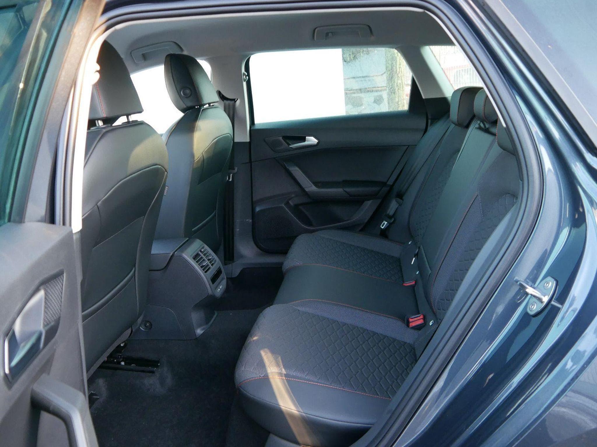 Seat Leon FR 2.0 TDI DSG (2025) - Foto 8