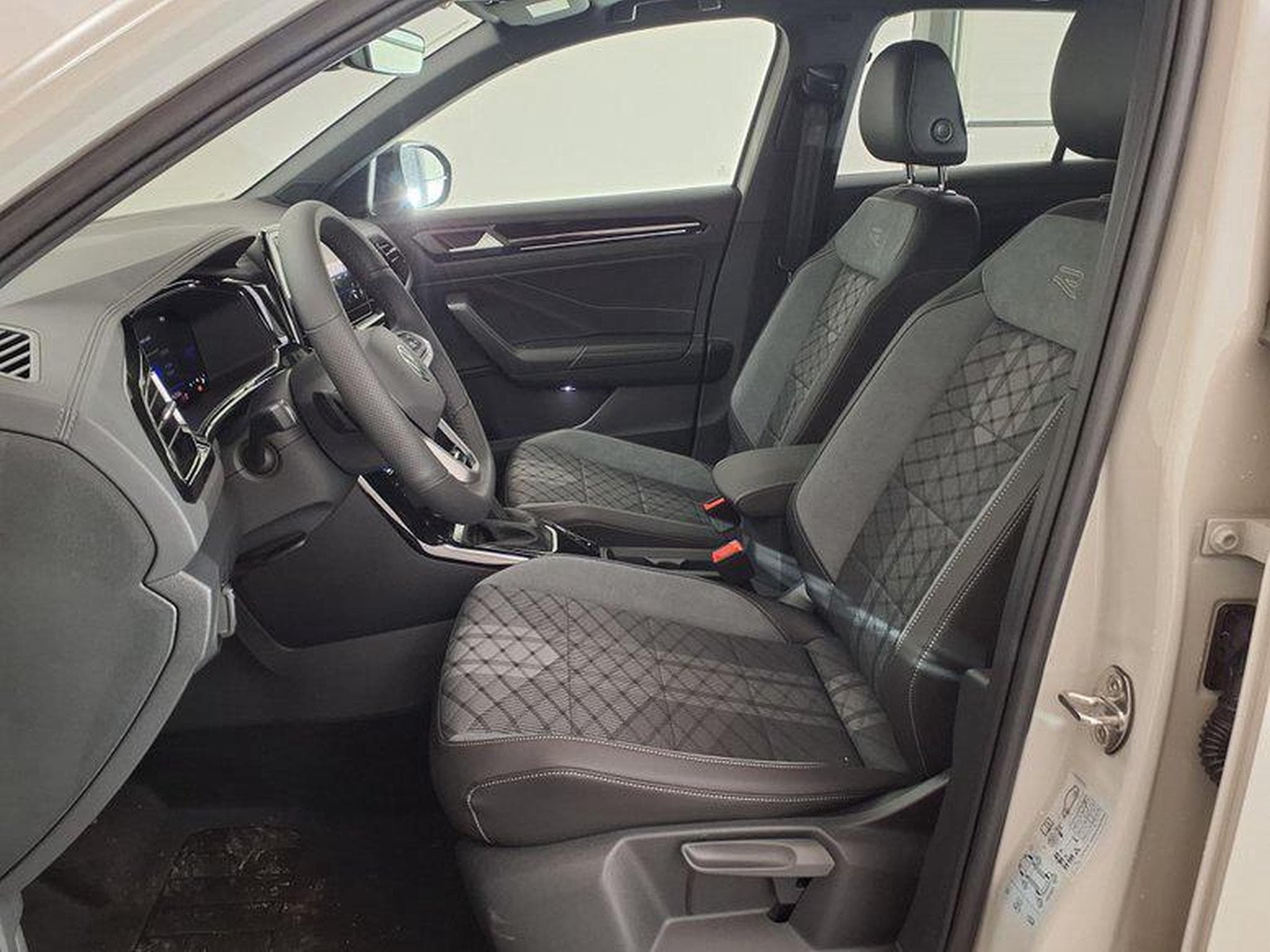 VW T-Roc R-Line 1.5 TSI 7-Gang-DSG (2026) - Foto 9