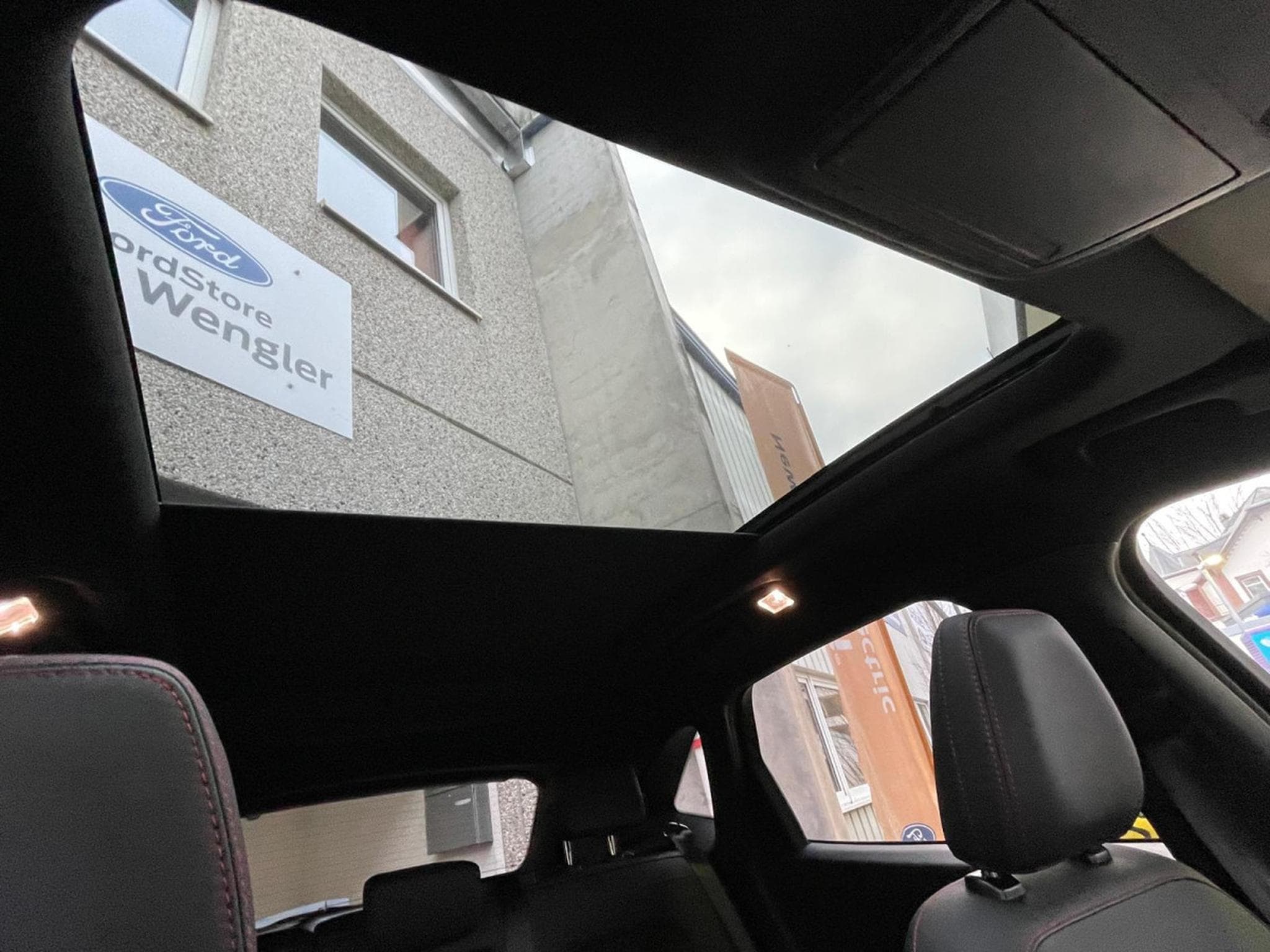 Ford Kuga ST-Line X PHEV 243cv Aut. FWD (2025) - Foto 12