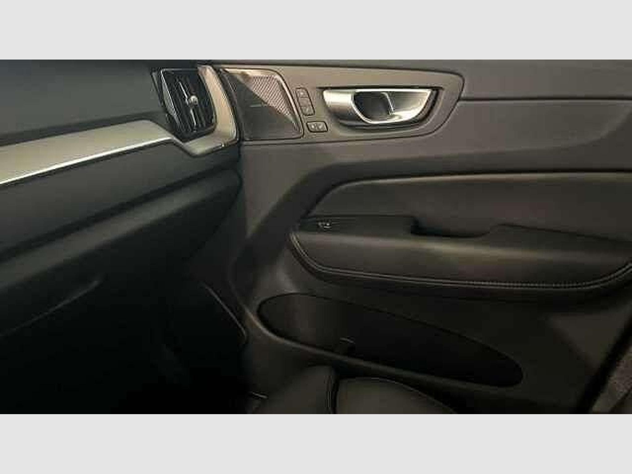 Volvo XC60 Plus Dark (2023) - Photo 12