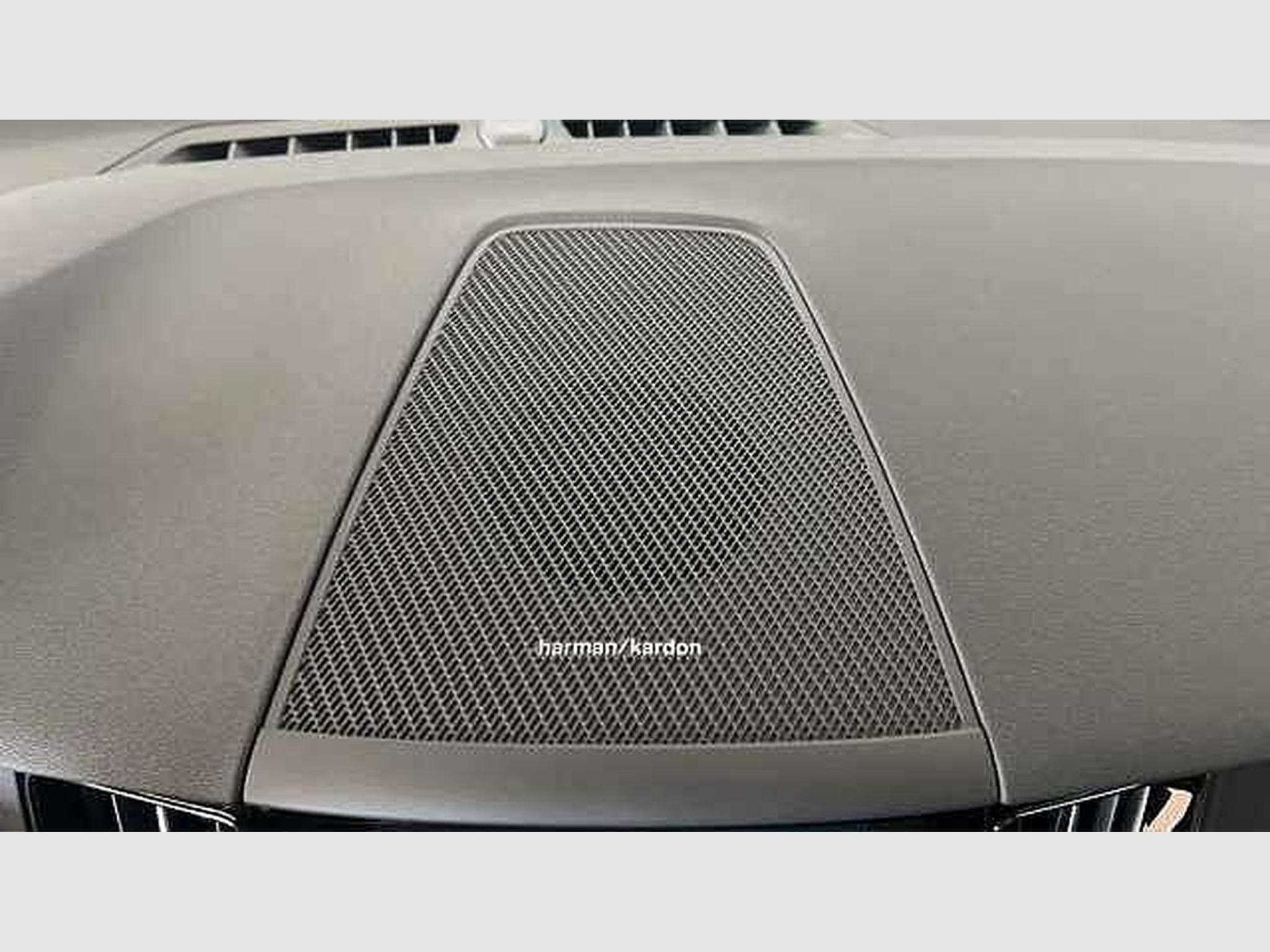 Volvo XC60 Plus Dark (2023) - Photo 14