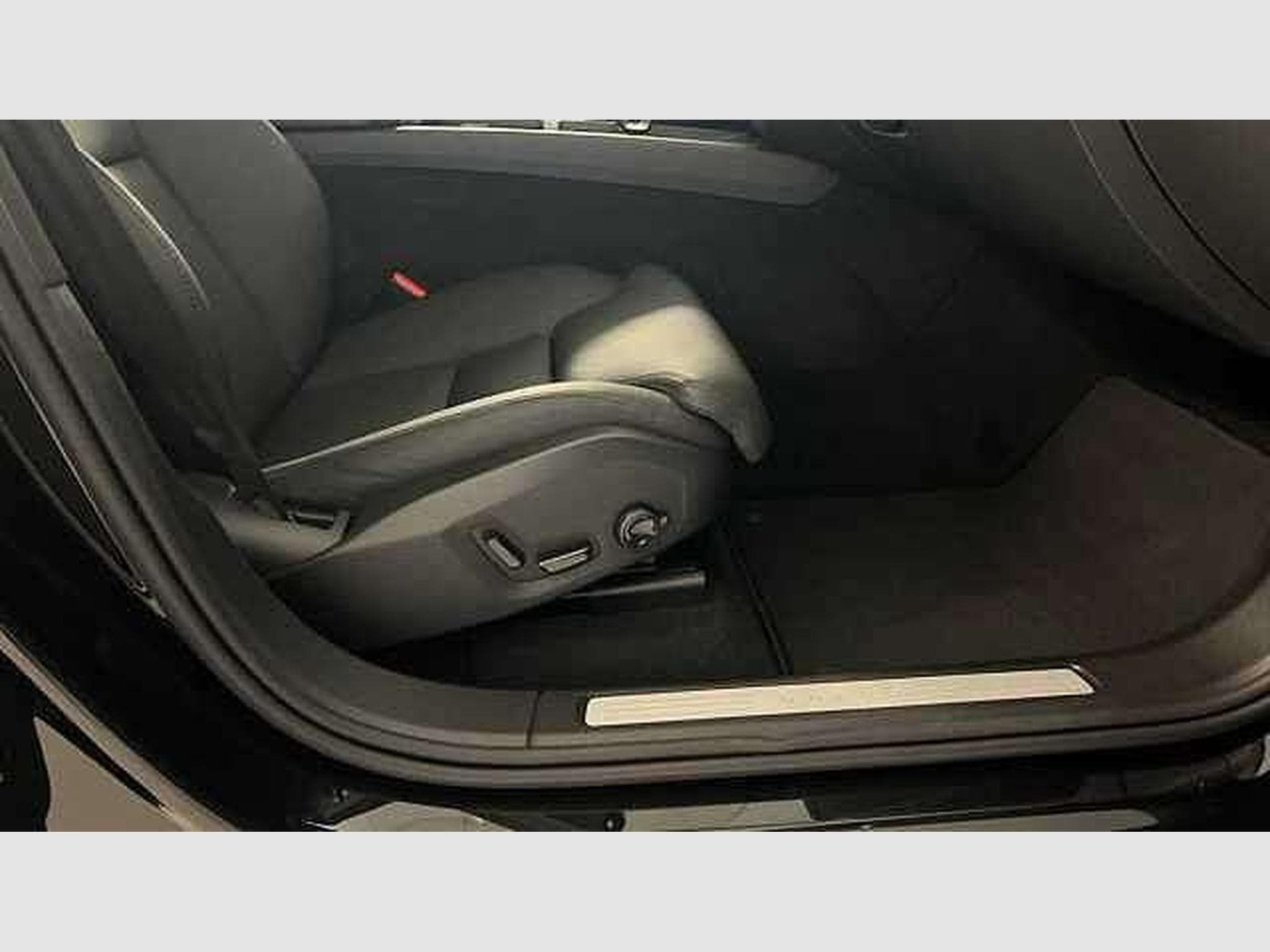 Volvo XC60 Plus Dark (2023) - Photo 16