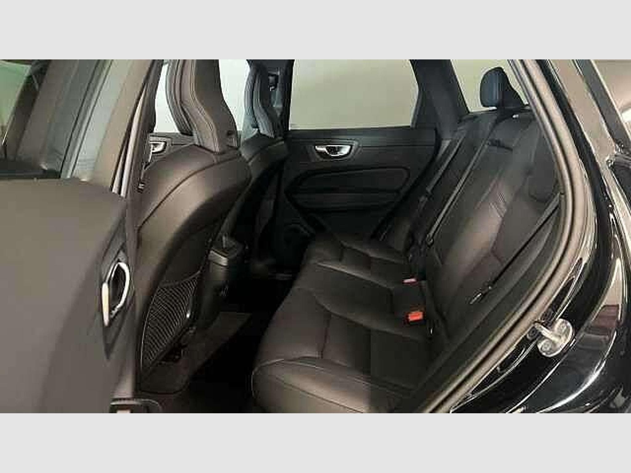 Volvo XC60 Plus Dark (2023) - Photo 18