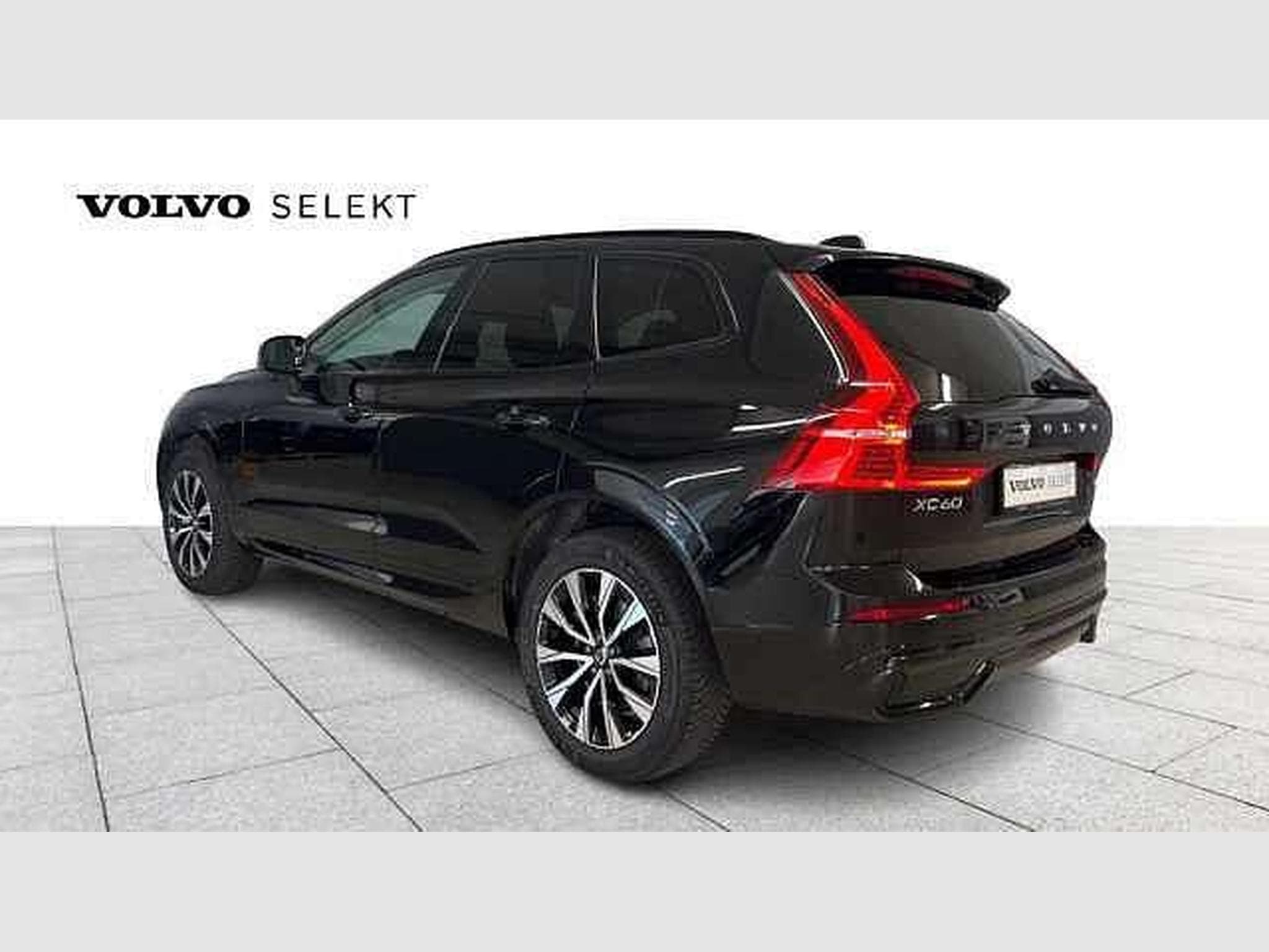 Volvo XC60 Plus Dark (2023) - Photo 2