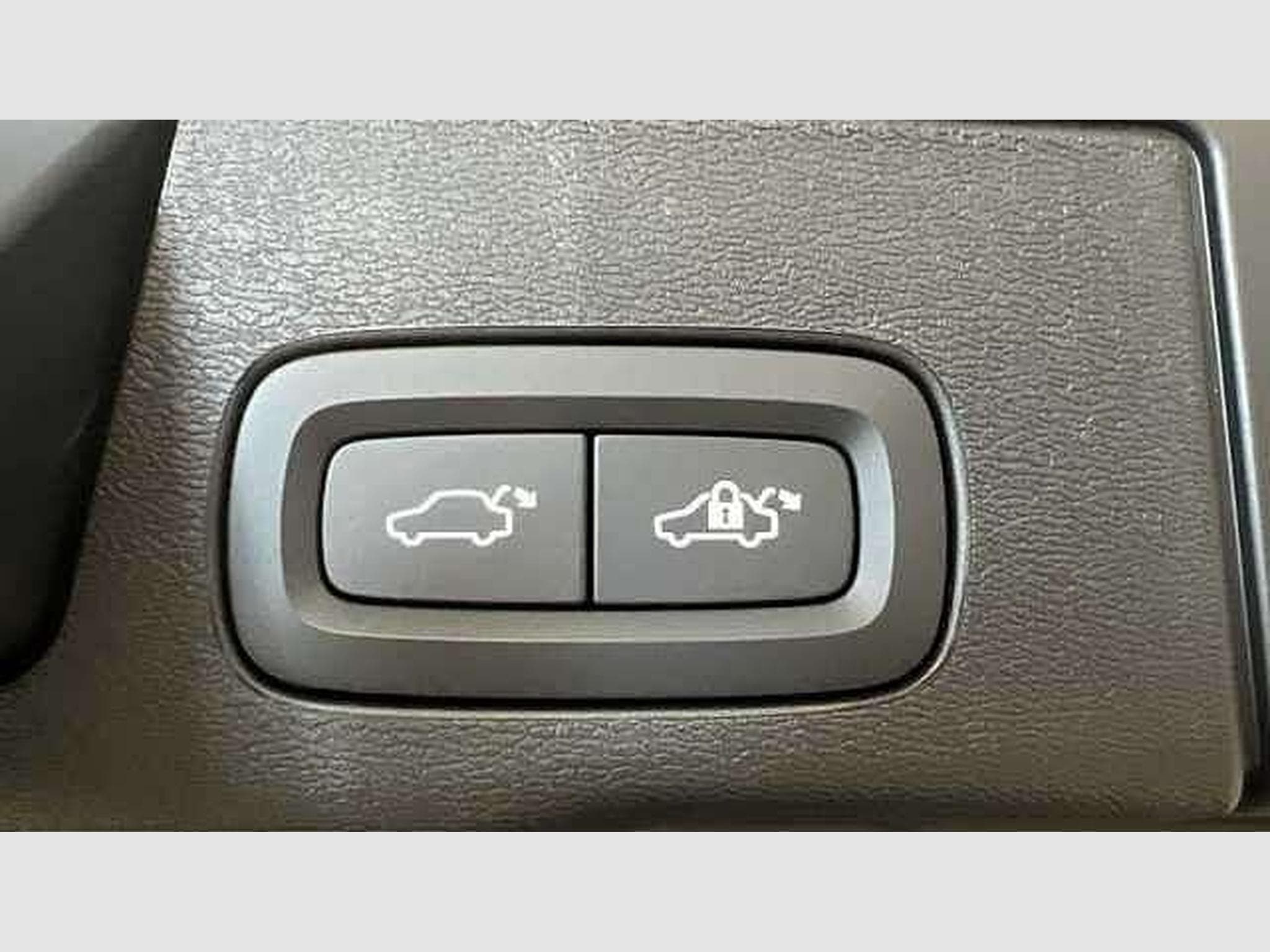 Volvo XC60 Plus Dark (2023) - Photo 21