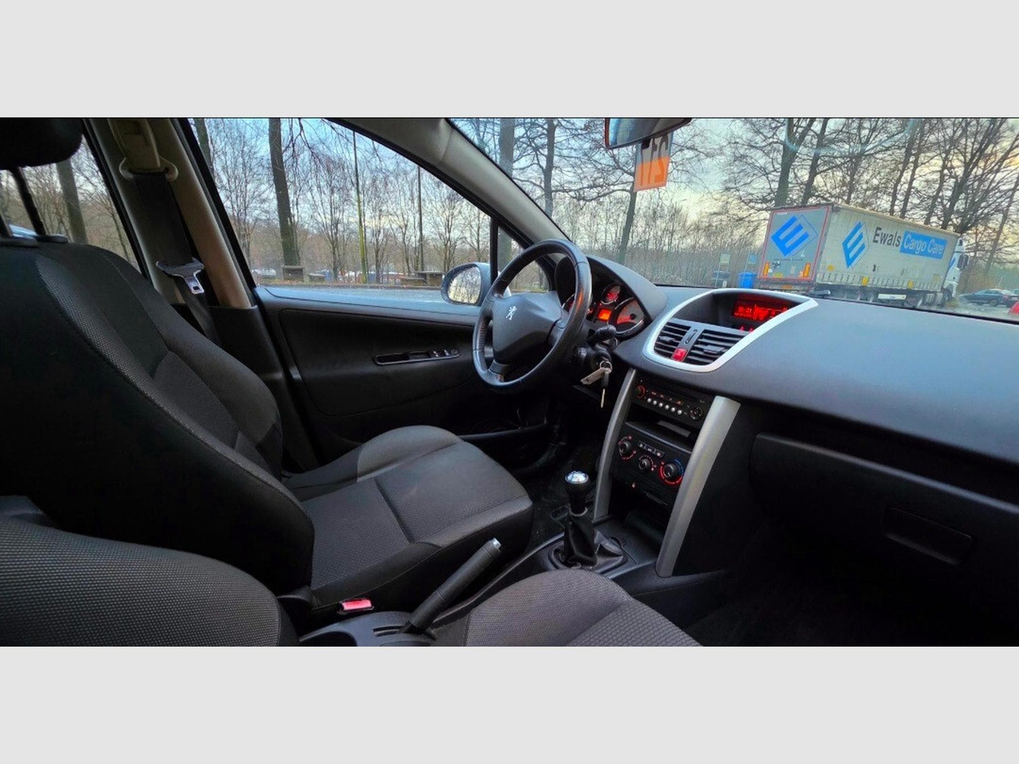 Peugeot 207 1.6 HDI (2008) - Photo 5